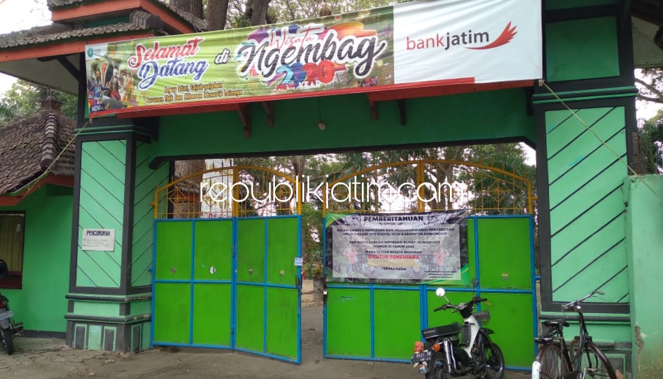 PERAWATAN - Selama 4 bulan tutup Taman Wusata Ngembag butuh perhatian dan perawatan khusus untuk pemeliharaan agar tak terlihat terbengkalai, Minggu (05/07/2020). 