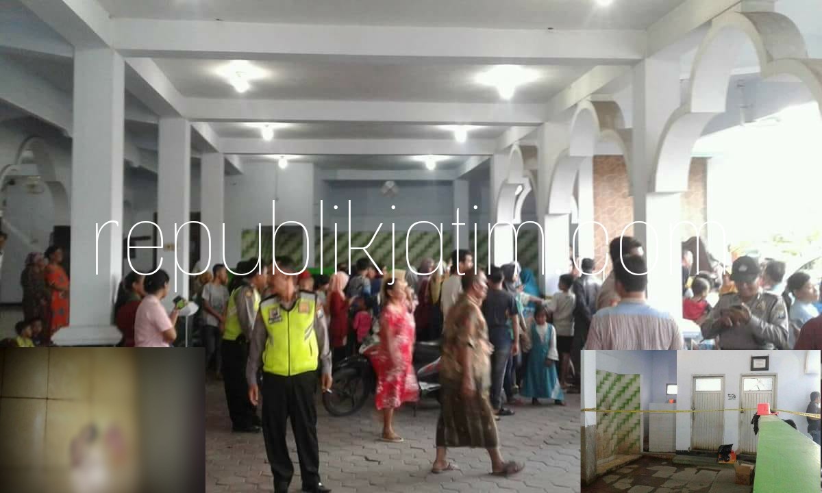 POLICE LINE - Kamar Mandi Masjid Baiturrohmat Desa Singopadu, Kecamatan Tulangan, Sidoarjo dipolice line usai adanya penemuan bayi laki-laki yang diduga dibuang orangtuanya, Rabu (11/07/2018) petang.