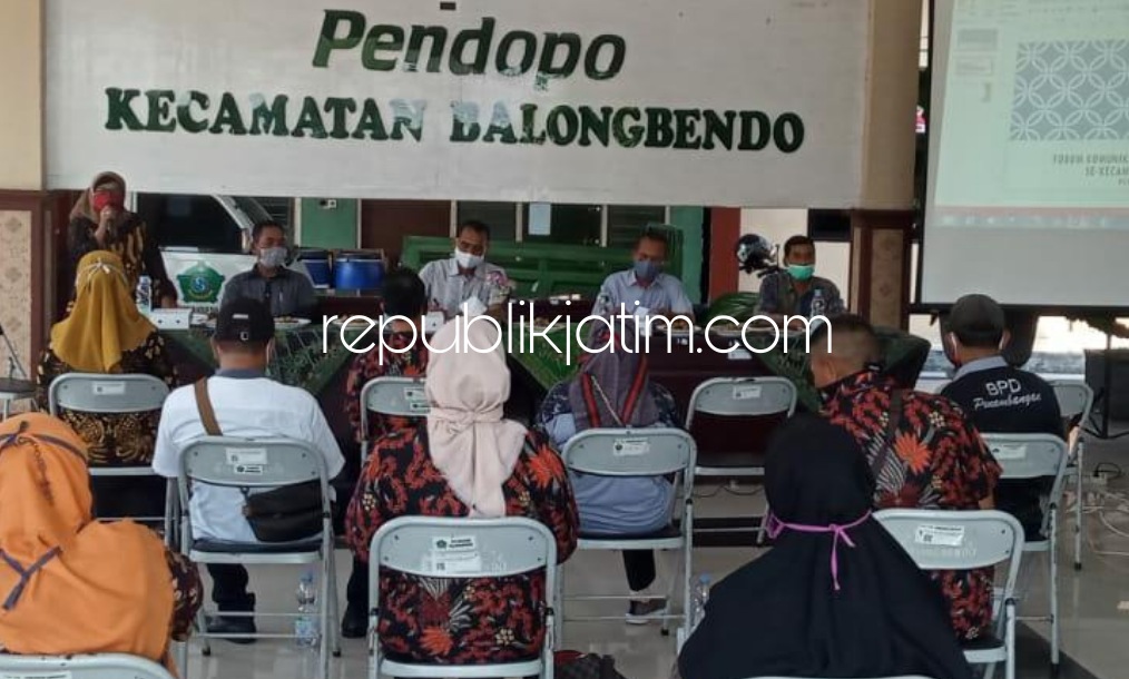 TERPILIH - Prosesi pemilihan hingga menetapkan J Bachtiar Sihaloho terpilih jadi Ketua FKBPD Kecamatan Balongbendo Tahun 2020-2023, di Pendopo Kecamatan Balongbendo Sidoarjo, Minggu (12/07/2020). 