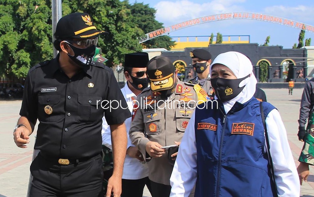 BUPATI - Bupati Ponorogo, Ipong Muchlissoni saat menemani kunjungan Gubernur dan Kapolda Jatim beberapa hari lalu. 