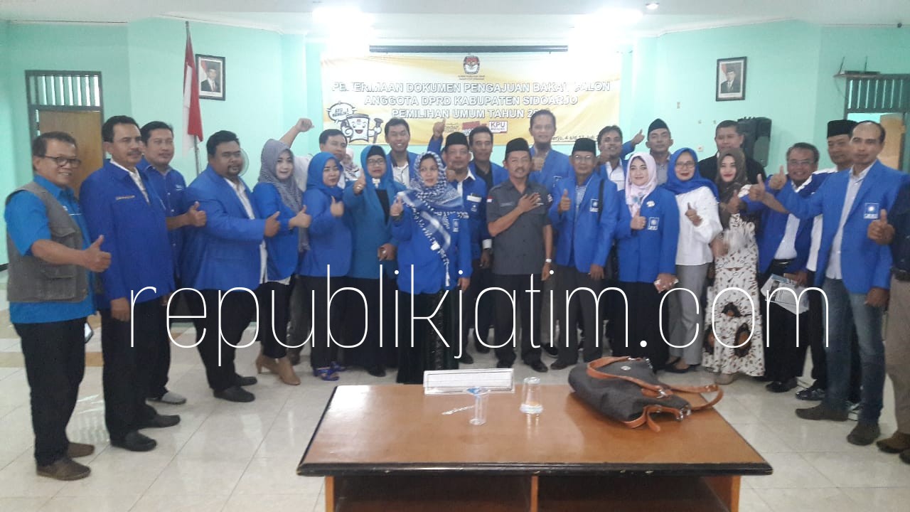 NYALON - Mantan Kiper Timnas Primavera, Kurnia Sandy mencalonkan diri menjadi Bacaleg PAN Sidoarjo Dapil I, Selasa (17/07/2018).