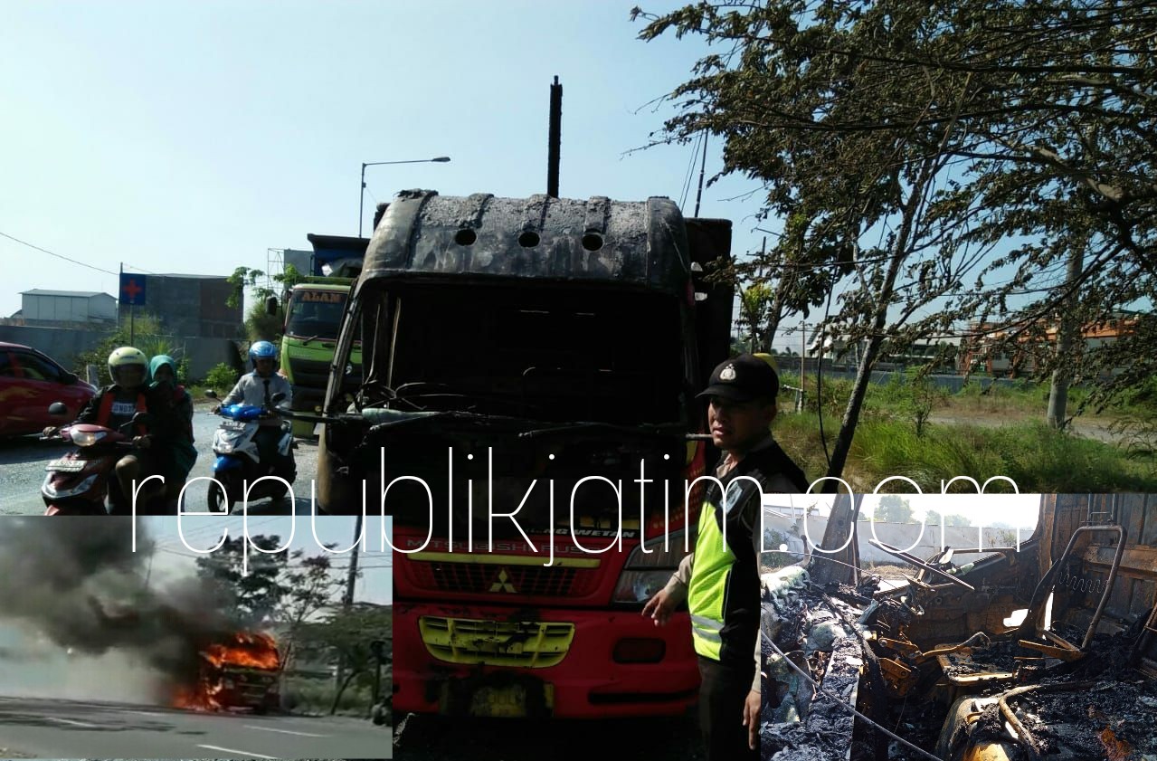 LUDES TERBAKAR - Sebuah truk pengangkut bahan kimia terbakar di JL Raya Krian - Mojosari, Desa Watutulis, Kecamatan Prambon, Sidoarjo menyebabkan korban merugi Rp 300 juta, Kamis (19/07/2018).