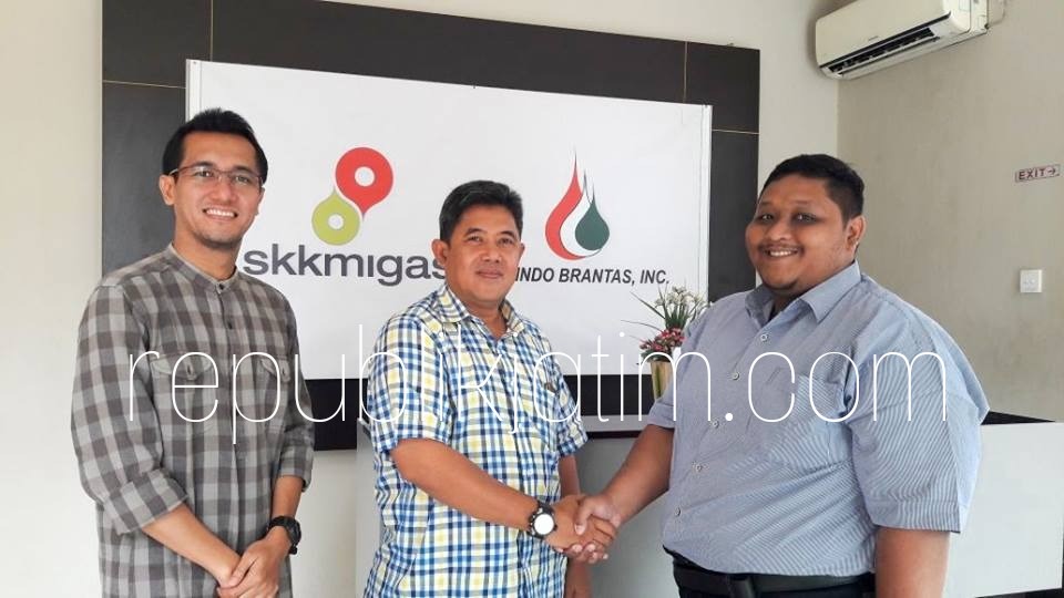 KOMPAK - Pengurus Komunitas Sidoarjo Positif kompak mendukung program PT Lapindo Brantas Inc yang diwakili Public Relation Manager PT Lapindo Brantas Inc, Arief Setyo Widodo yang bakal membersihkan wilayah sekitar pengeboran, Kamis (26/07/2018).