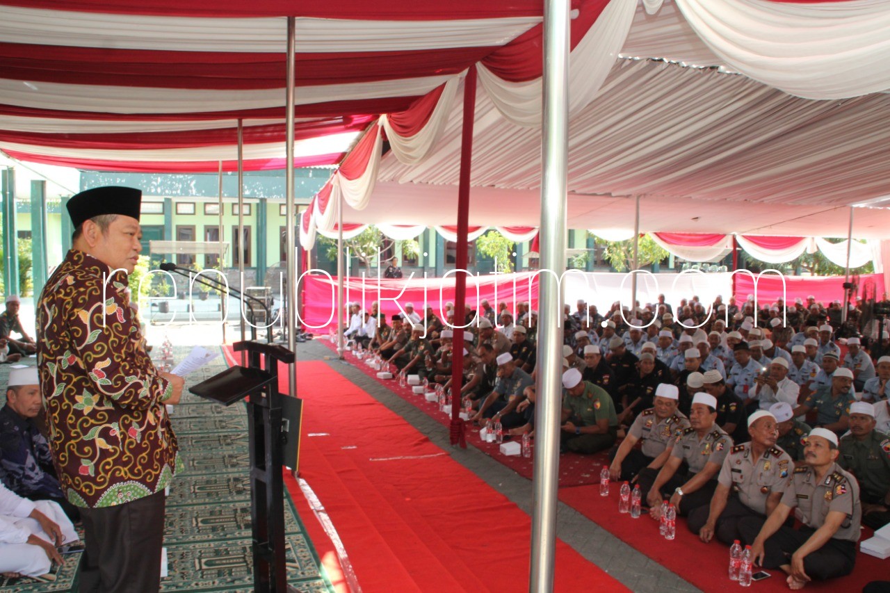 DOA BERSAMA - Berakhirnya program Sidoarjo Siap 24 Jam tahap IV yang digagas Kodim 0816 Sidoarjo ditutup dengan kegiatan Doa Bersama Untuk Indonesia yang diselenggarakan di Kodim 0816 Sidoarjo, Kamis, (09/08/2018).