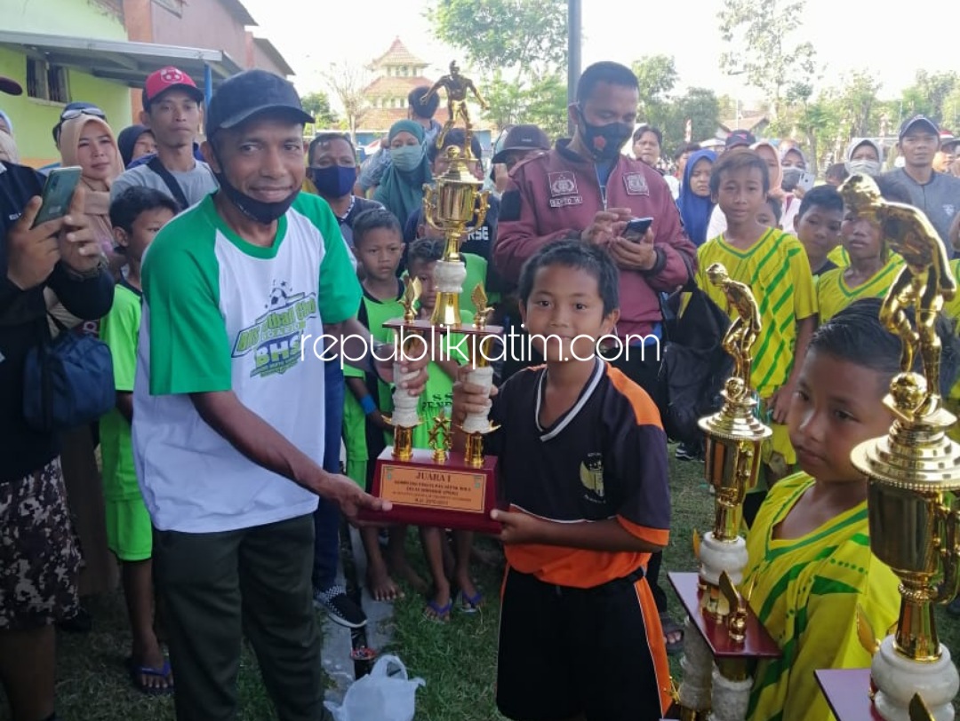 GEBYAR - Relawan Bacabup Bambang Haryo Soekartono (BHS) menggelar berbagai olahraga mulai kompetisi sepakbola, senam bersama hingga bersepeda santai di empat wilayah kecamatan di Sidoarjo, Minggu (09/08/2020).