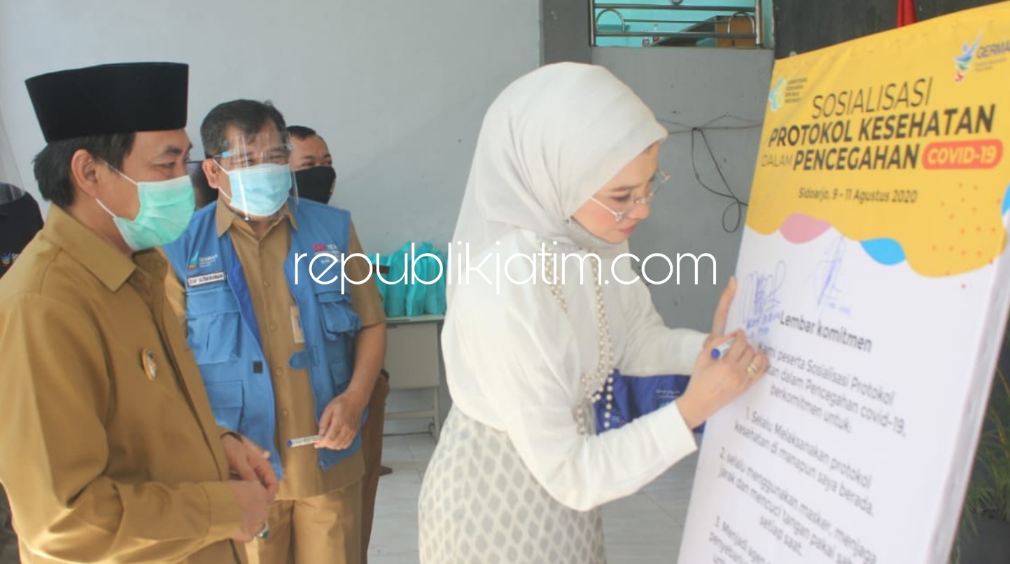 SOSIALISASI - Kementerian Kesehatan (Kemenkes) RI bersama anggota Komisi IX DPR RI menggelar sosialisasi pencegahan Covid-19 di Pondok Pesantren An-Nafi'iyah, Desa Kenongo, Kecamatan Tulangan, Sidoarjo, Senin (10/08/2020).
