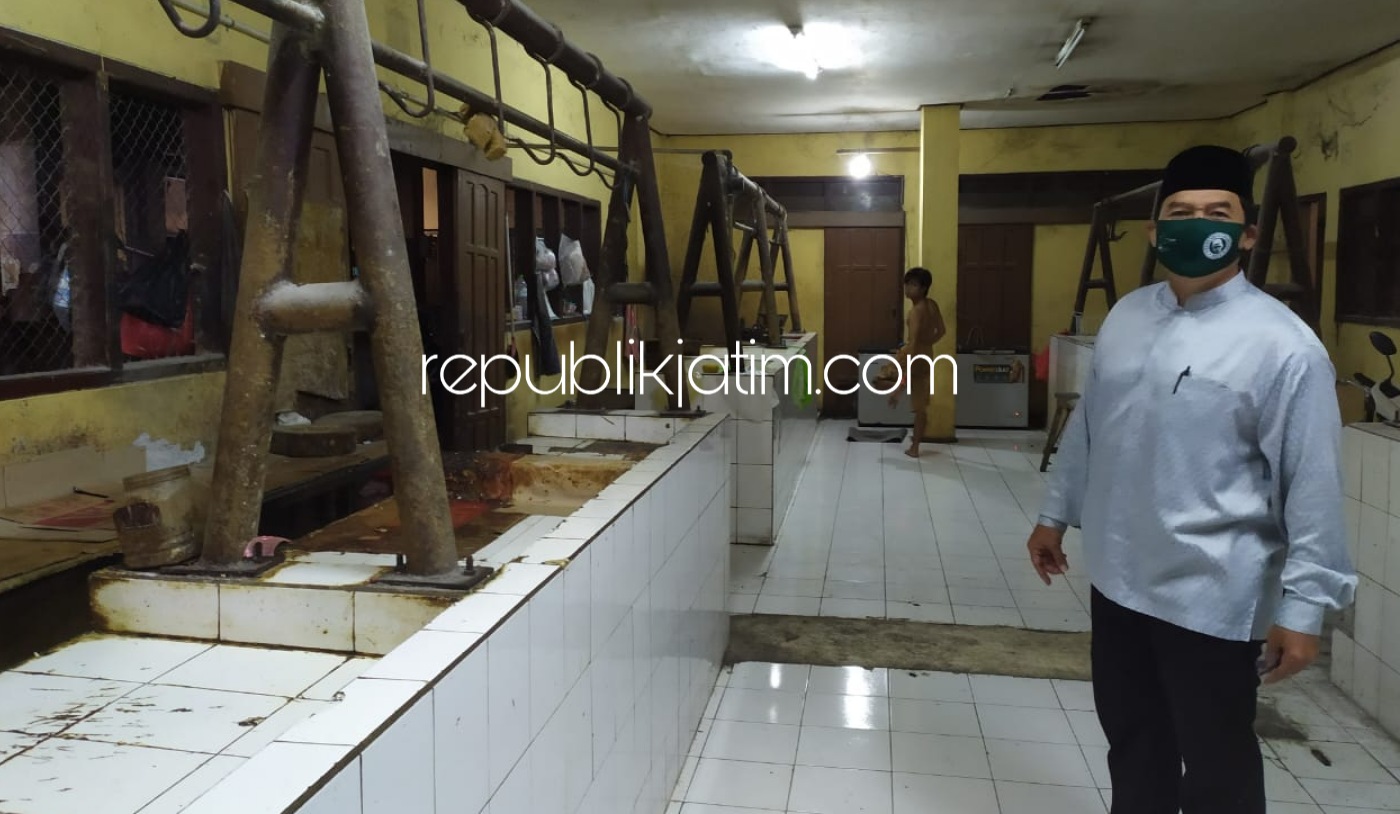 SEPI - Bacabup Sidoarjo, Bambang Haryo Soekartono (BHS) menyayangkan kondisi Pasar Kedungrejo, Kecamatan Waru, Sidoarjo yang seharusnya mampu menampung 1.600 pedagang kondisinya sepi karena stannya baru terisi sekitar 30 persen, Selasa (11/08/2020).