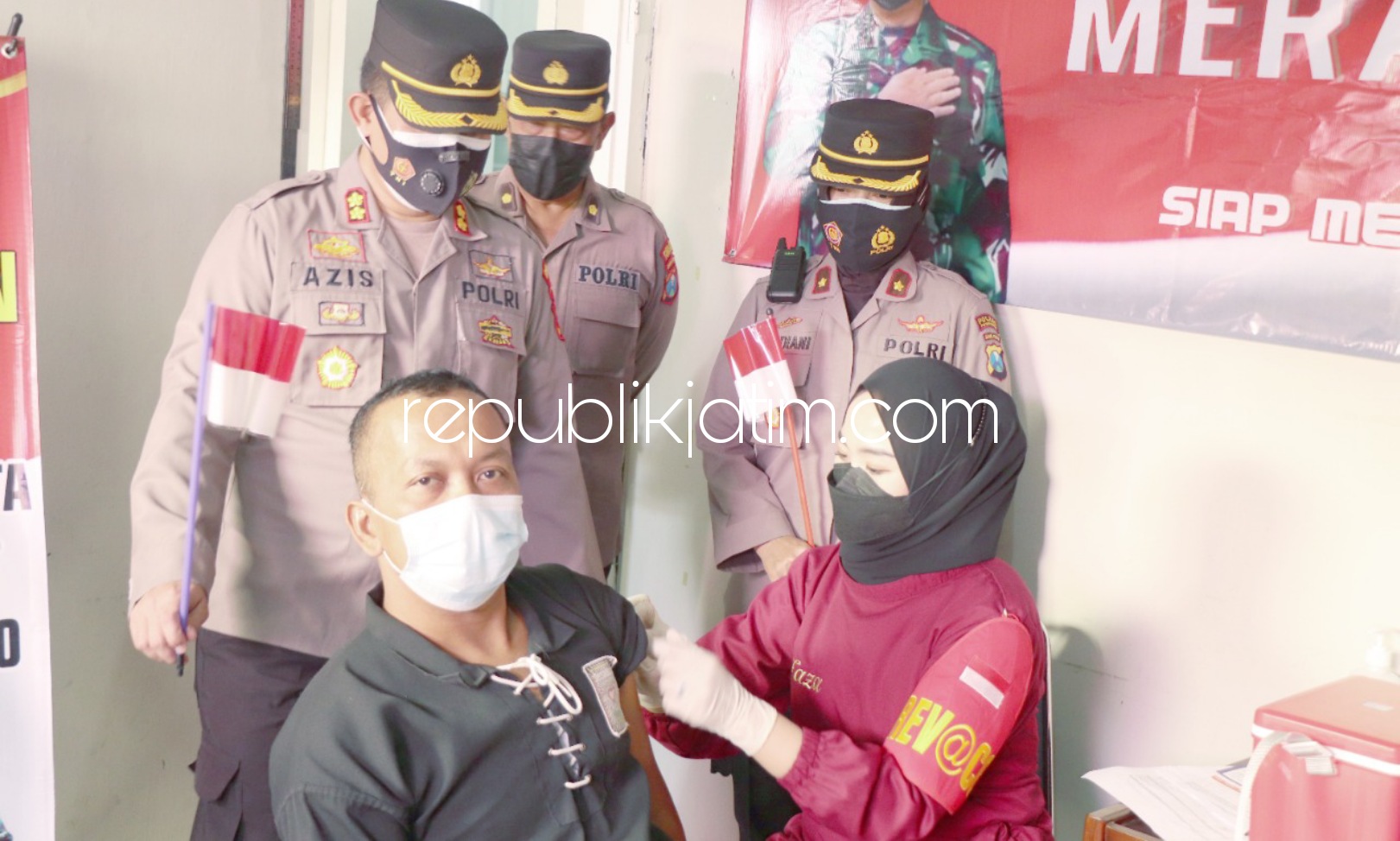 VAKSIN - Polres Ponorogo melaksanakan vaksin untuk anggota dan pengurus IPSI Ponorogo di Polres Ponorogo, Kamis (12/08/2021).