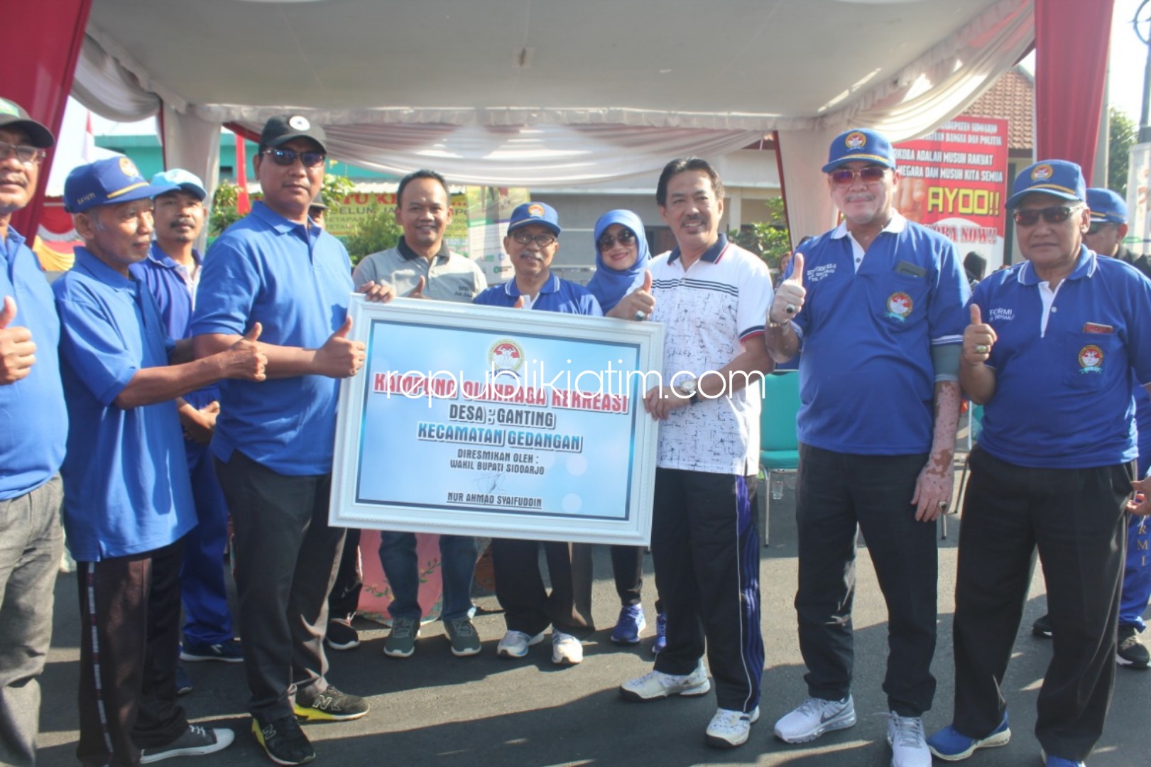 RESMIKAN - Wabup Sidoarjo, Nur Ahmad Syaifuddin dan Ketua Formi meresmikan Desa Ganting, Kecamatan Gedangan sebagai pelopor Kampung Olahraga Rekreasi, Minggu (18/08/2019).