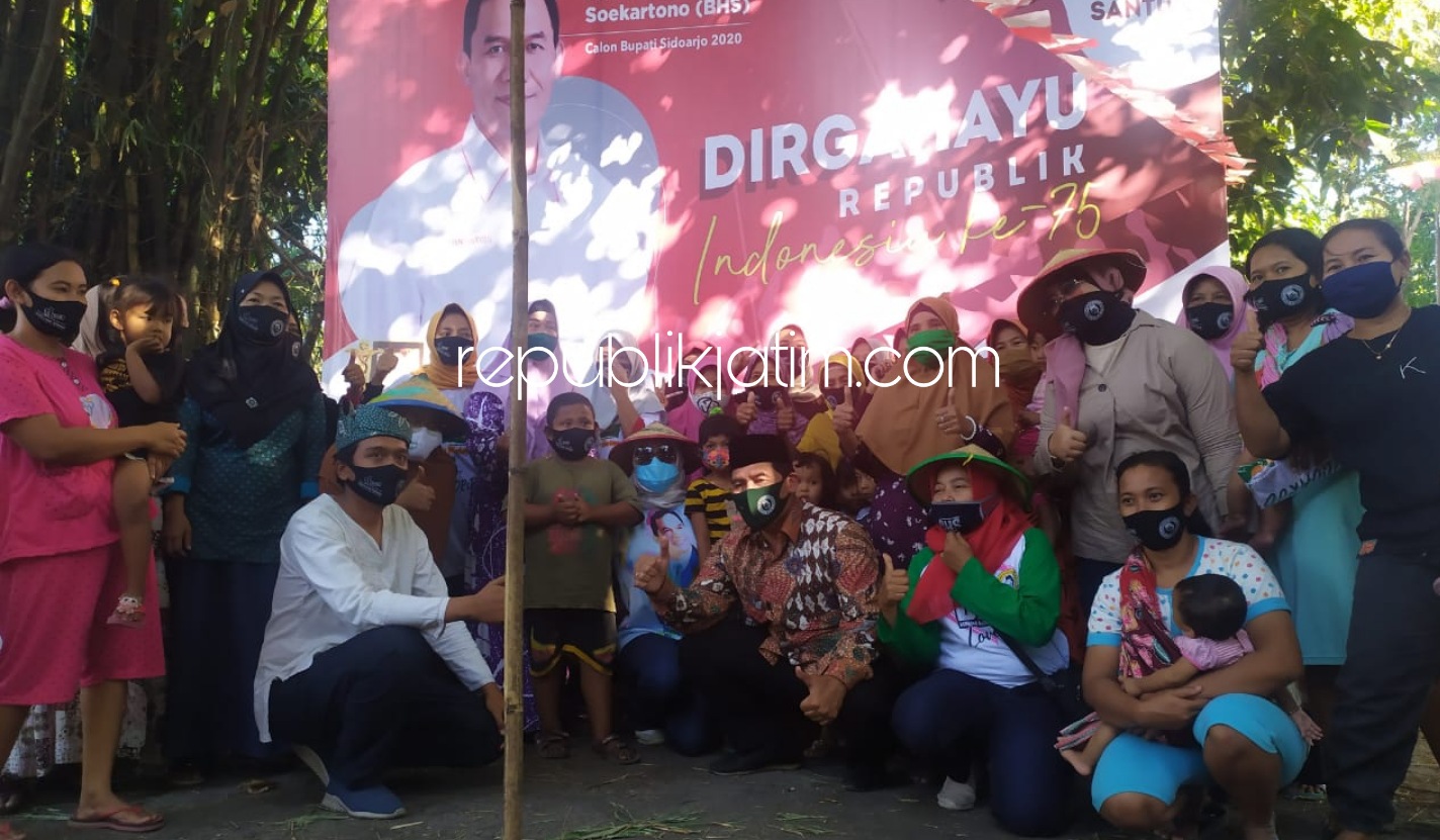 LALI GADGET - Bacabup Sidoarjo, Bambang Haryo Soekartono (BHS) bersama istrinya, Ny Asrilia Kurniati menyaksikan berbagai perlombaan tradisional di Kampung Lali Gadget (KLG) Dusun Bendet, Desa Pagerngumbuk, Kecamatan Wonoayu, Sidoarjo, Jumat (21/08/2020).