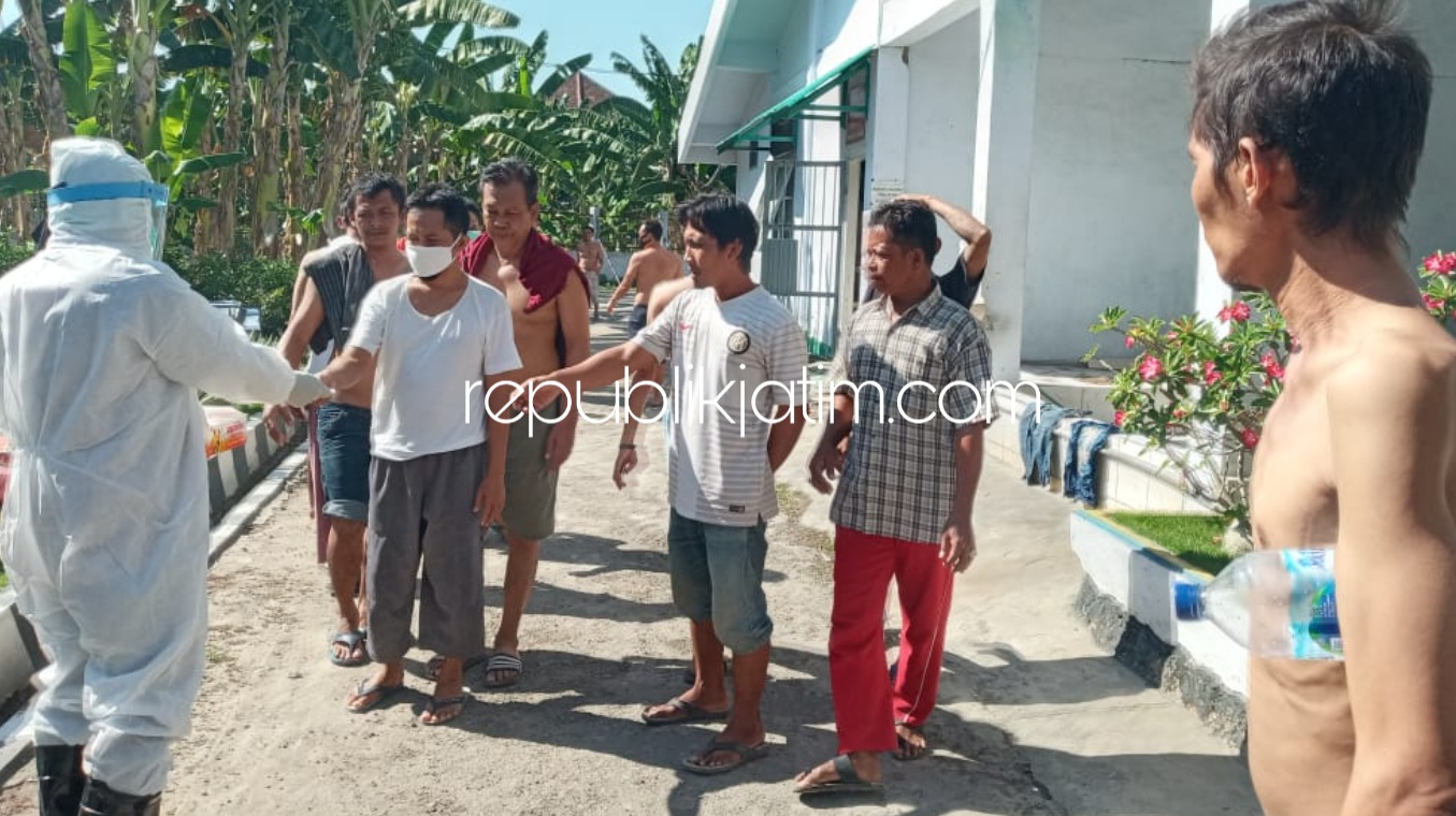 SATGAS - Lapas Porong membentuk Satgas 4 Sehat 5 Sempurna dengan menggandeng Warga Binaan Pemasyarakatan (WBP) untuk membiasakan hidup sehat di era adaptasi kebiasaan baru ini, Sabtu (22/08/2020).