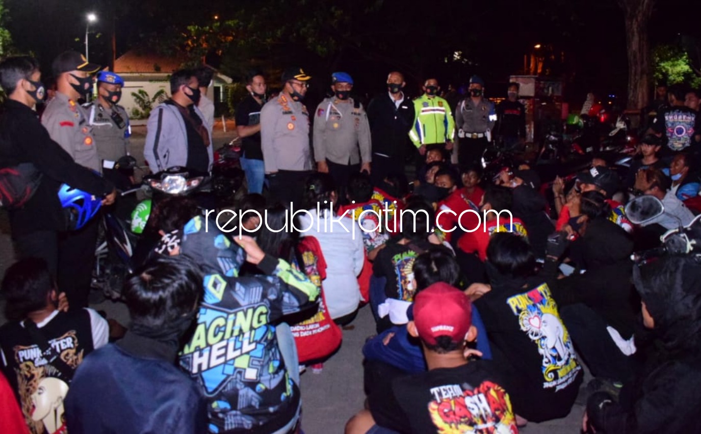 AMANKAN - Sebanyak 58 simpatisan PSHT diamankan Polresta Sidoarjo lantaran diduga dianggap membuat onar dan meresahkan warga, Jumat (21/08/2020) malam.