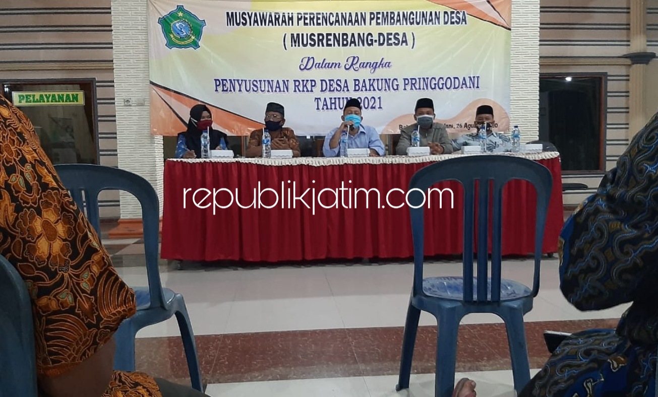 MUSRENBANGDES - Pemdes Bakungpringgondani Balongbendo Sidoarjo menggelar Musrengbangdes Tahun 2021 di Pendopo Baldes setempat, Rabu (26/08/2020) malam. 