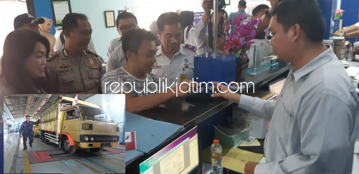 E MONEY - Dishub Pemkab Sidoarjo mulai menerapkan sistem Elektronik Uji KIR (E KIR) menggunakan E Money untuk memudahkan pelayanan sekaligus untuk transparansi pelayanan, Senin (03/09/2018).