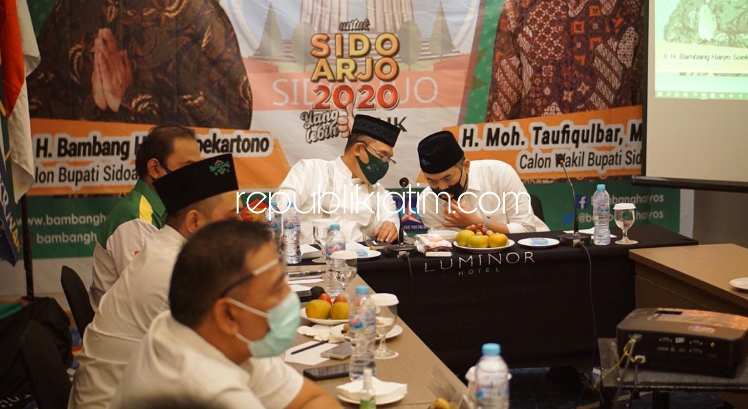 KONSOLIDASI - Cabup dan Cawabup, Bambang Haryo Soekartono (BHS) - M Taufiqulbar memimpin rapat Konsolidasi Pemenangan Pilkada Sidoarjo 2020 di Hotel Luminor, Sidoarjo, Kamis (03/09/2020) sore.