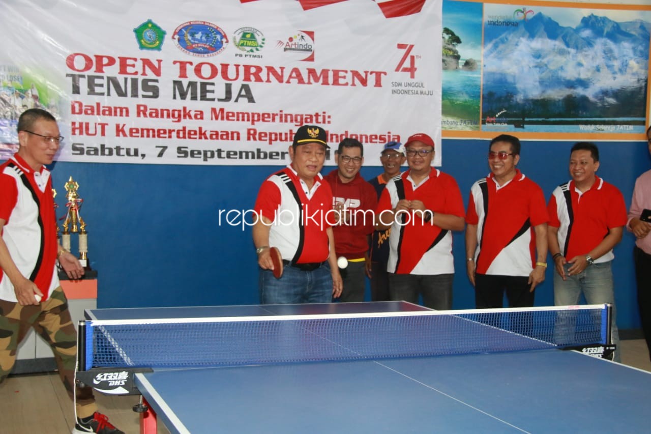 TURNAMEN - Bupati Sidoarjo, Saiful Ilah membuka Turnamen Tenis Meja yang digelar di Gedung Artindo Desa Wadungasih, Kecamatan Buduran, Sidoarjo, Sabtu (07/09/2019).
