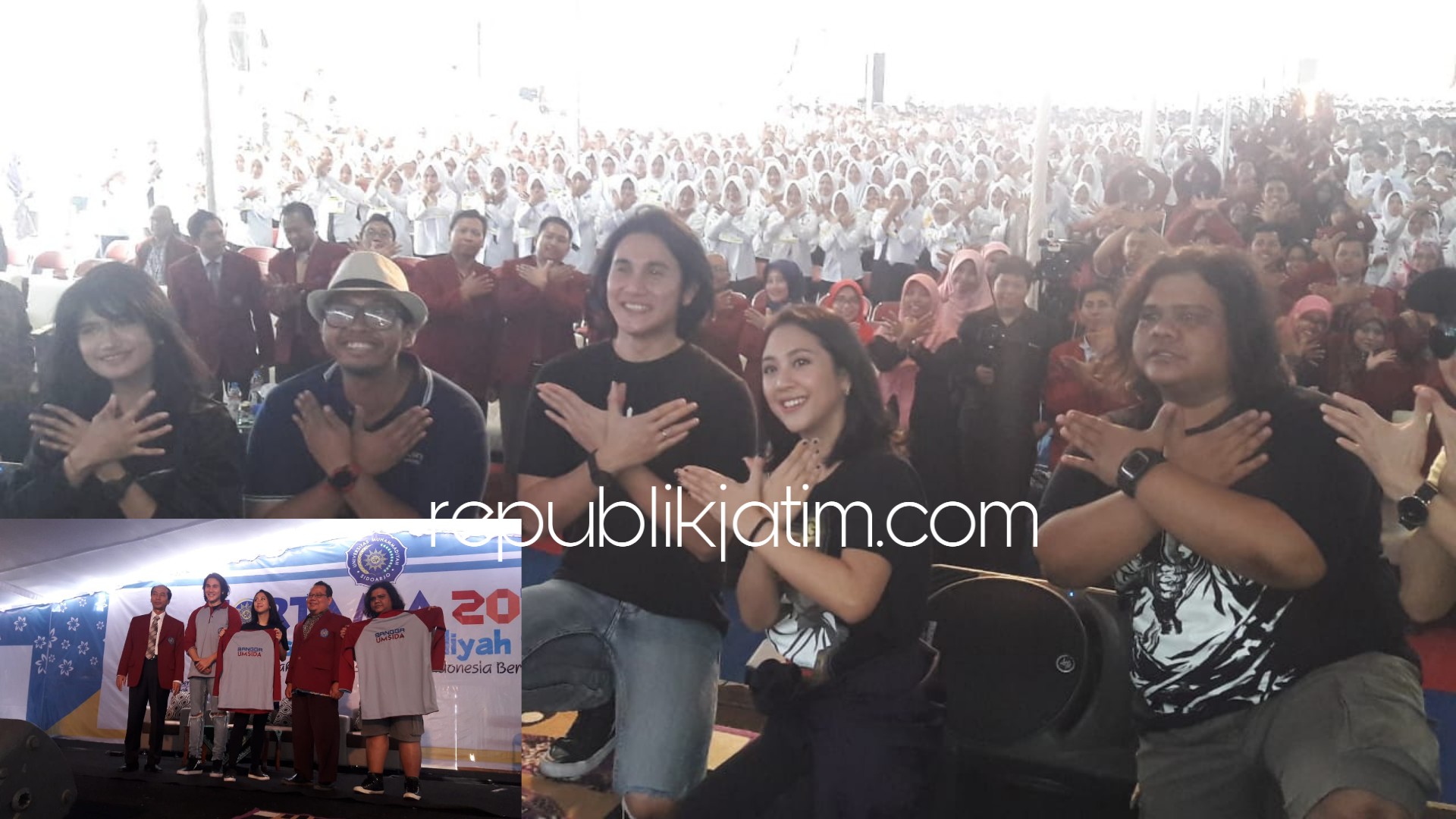 BINTANG TAMU - Rektor Umsida, Hidayatulloh dan Pembantu Rektor (PR) III, Hindarto berfoto bersama usai menyerahkan cinderamata kepada 3 bintang tamu pemain Film Wiro Sableng, Vino G Bastian, Sherina dan Fariz di depan 2.700 maba, Sabtu (08/09/2018).