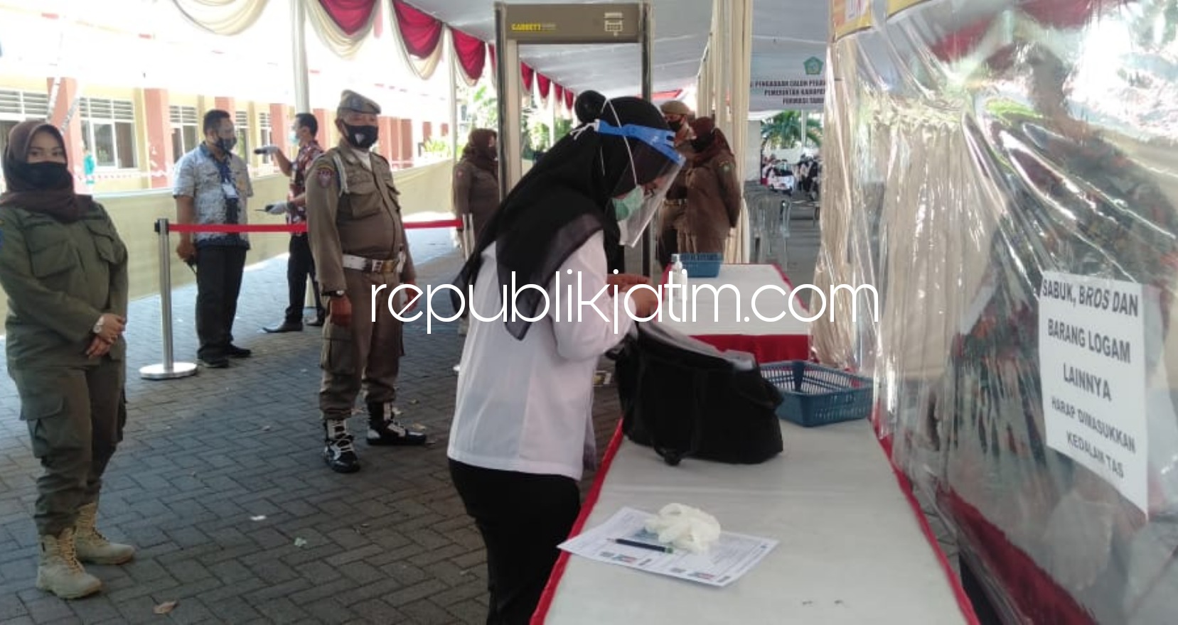 SELEKSI - Seleksi Kompetensi Bidang (SKB) untuk Calon Aparatur Sipil Negara (CASN) Pemkab Sidoarjo dimulai kemarin hingga 19 September 2020 mendatang di kantor Badan Kepegawaian Daerah (BKD) Pemkab Sidoarjo, Kamis (10/09/2020). 