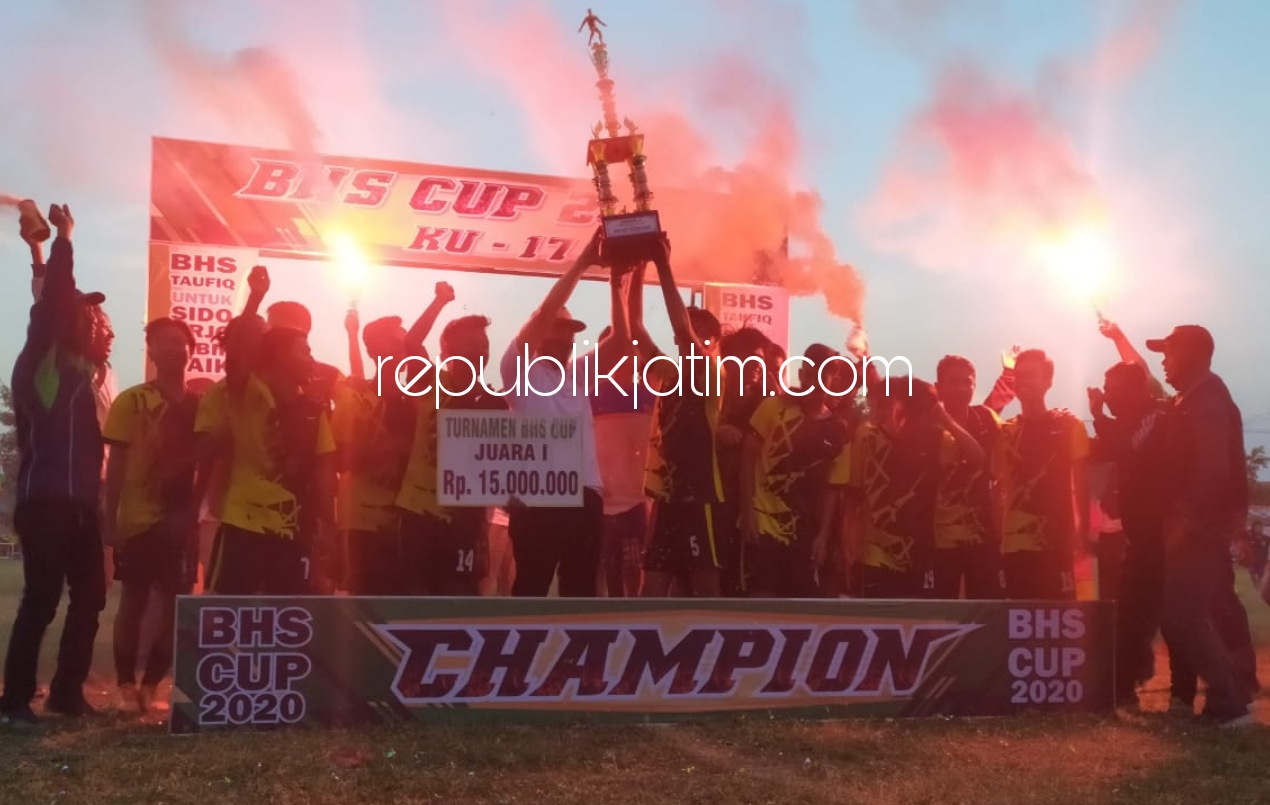 JUARA - Krian United menjadi juara Turnamen Sepakbola U-17 yang mempetebutkan piala BHS Cup Tahun 2020 di Lapangan Ngelom, Kecamatan Taman, Sidoarjo, Minggu (20/09/2020) petang.