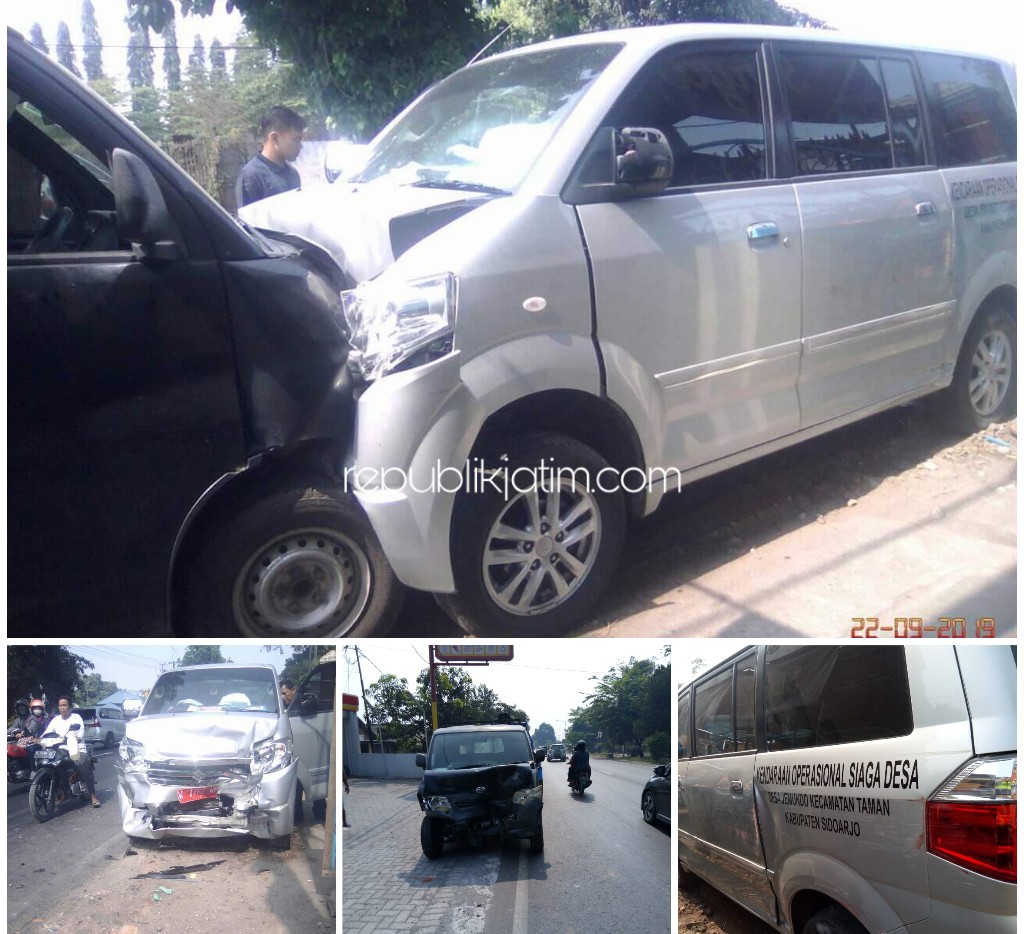 RINGSEK - Mobil Siaga Desa Jemundo, Kecamatan Taman, Sidoarjo ringsek usai menabrak mobil pik up yang parkir di pinggir JL Raya Desa Bakung Temenggungan, Kecamatan Balongbendo, Sidoarjo, Minggu (22/09/2019).