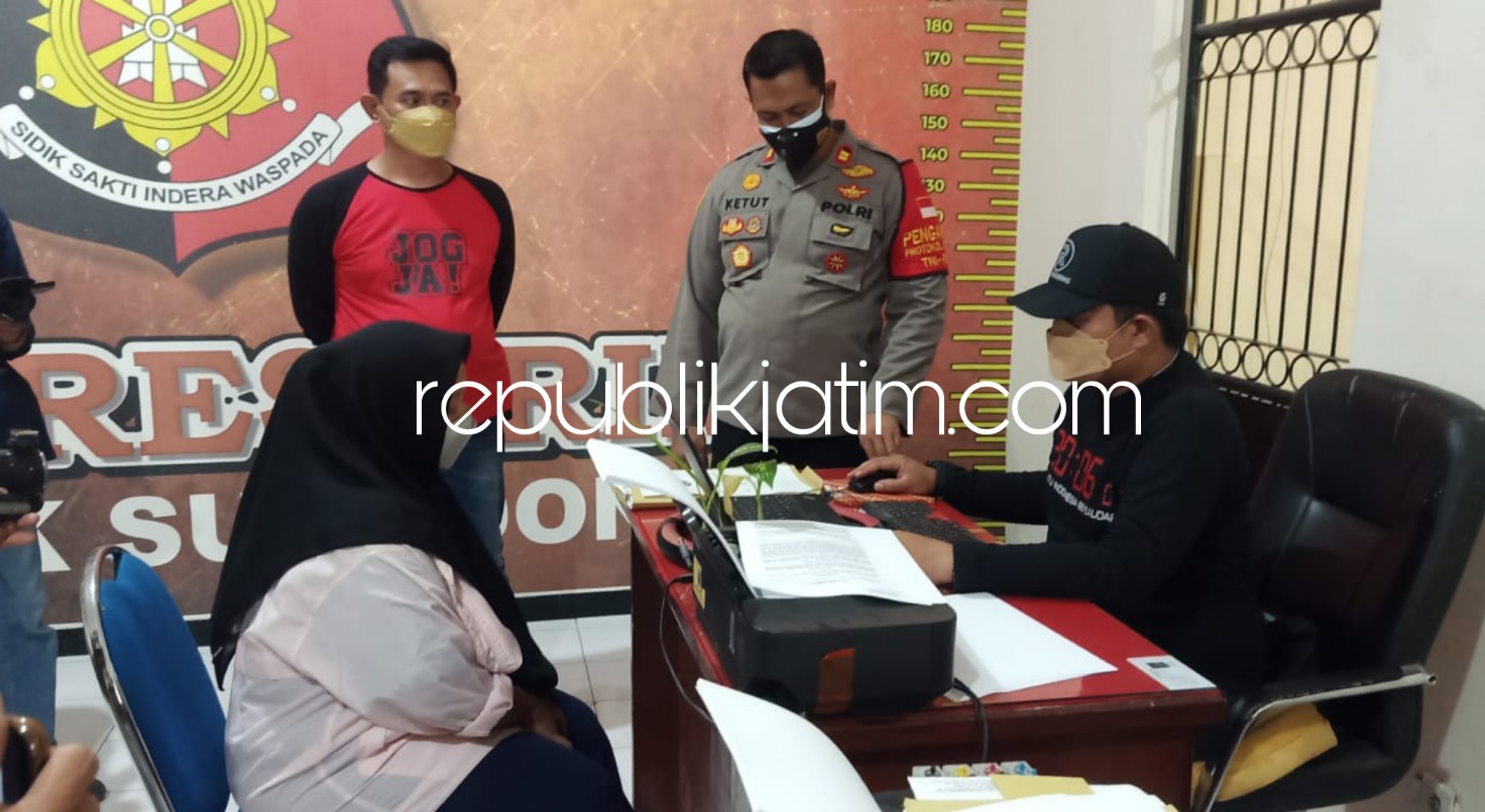 PERIKSA - Kapolsek Sukodono Iptu I Ketut Agus Wardana mendampingi penyidik saat memeriksa pelaku pembuang bayi, IAN di Polsek Sukodono, Rabu (22/09/2021). 