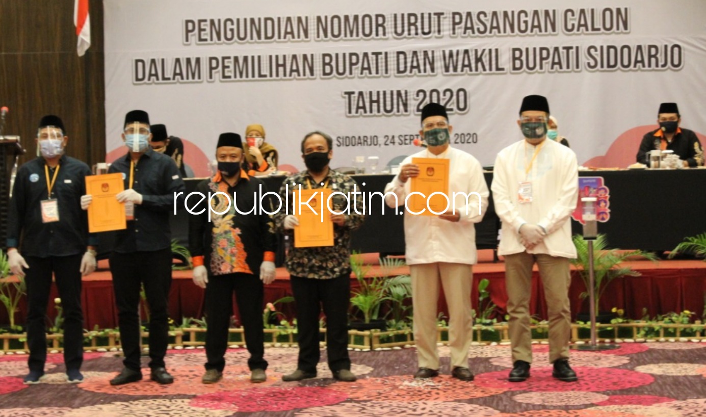 NOMOR URUT - Pengundian nomor urut Paslon Bupati dan Wabup Sidoarjo 2020, Bambang Haryo Soekartono (BHS) - M Taufiqulbar nomor 1 dan Ahmad Muhdlor Ali (Gus Muhdlor) - Subandi nomor urut 2 saat undian di Fave Hotel Sidoarjo, Kamis (24/09/2020) sore.