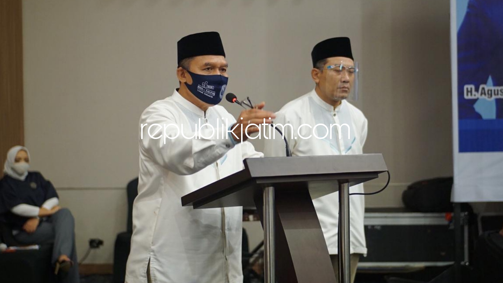 PAPARAN - Cabup dan Cawabup, Bambang Haryo Soekartono (BHS) dan M Taufiqulbar (Taufiq) di hadapan ratusan kader dan simpatisan Partai Demokrat Sidoarjo di Hotel Aston, Sidoarjo, Kamis (24/09/2020).