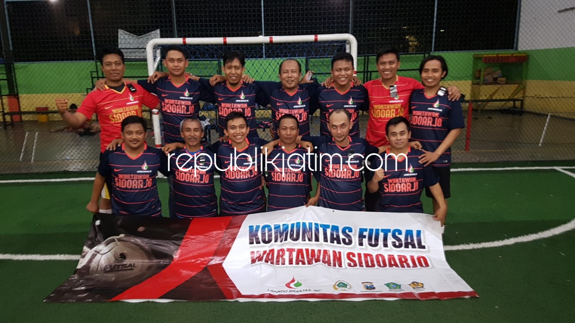 JUARA - Tim Futsal Wartawan Sidoarjo optimis menjuarai Turnamen Futsal BSI Cup yang digelar 27 September 2018 di Gool Futsal Mangga Dua Surabaya, Senin (24/09/2018). 