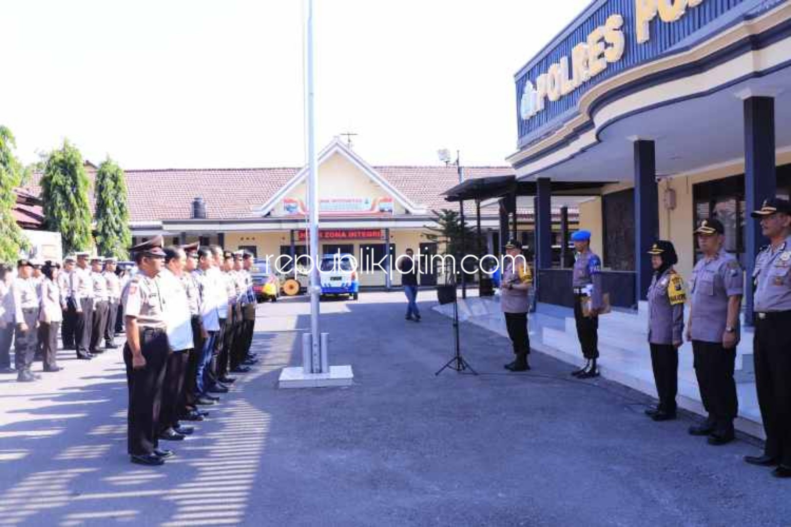 APEL - Apel perdana Kapolres Ponorogo, AKBP Arief Fitrianto sampaikan sejumlah pesan ke anggotanya, Kamis (26/09/2019).