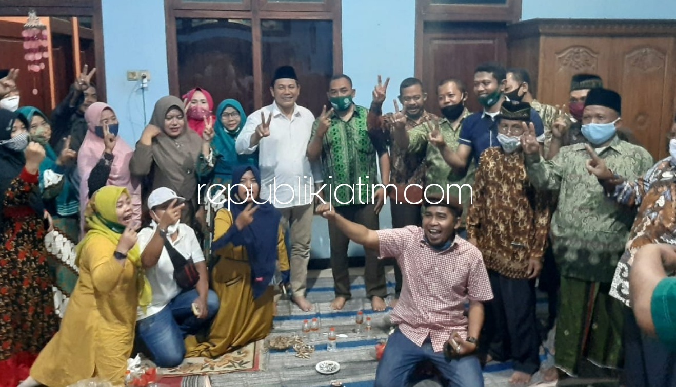 KONSOLIDASI - Cawabup, Subandi memanasi mesin politik PKB dengan cara berkonsolidasi di wilayah Kecamatan Balongbendo, Sidoarjo, Sabtu (26/09/2020) malam.