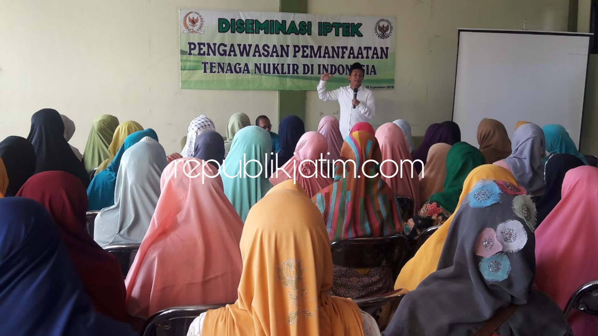 KENALKAN - Wakil Ketua Komisi VII DPR RI, Syaikhul Islam Ali mengenalkan Bapeten sebagai Lembaga Pemerintah Non Kementerian (LPNK) yang memiliki peran strategis dalam penelitian nuklir di Indonesia, Jumat (28/09/2018).