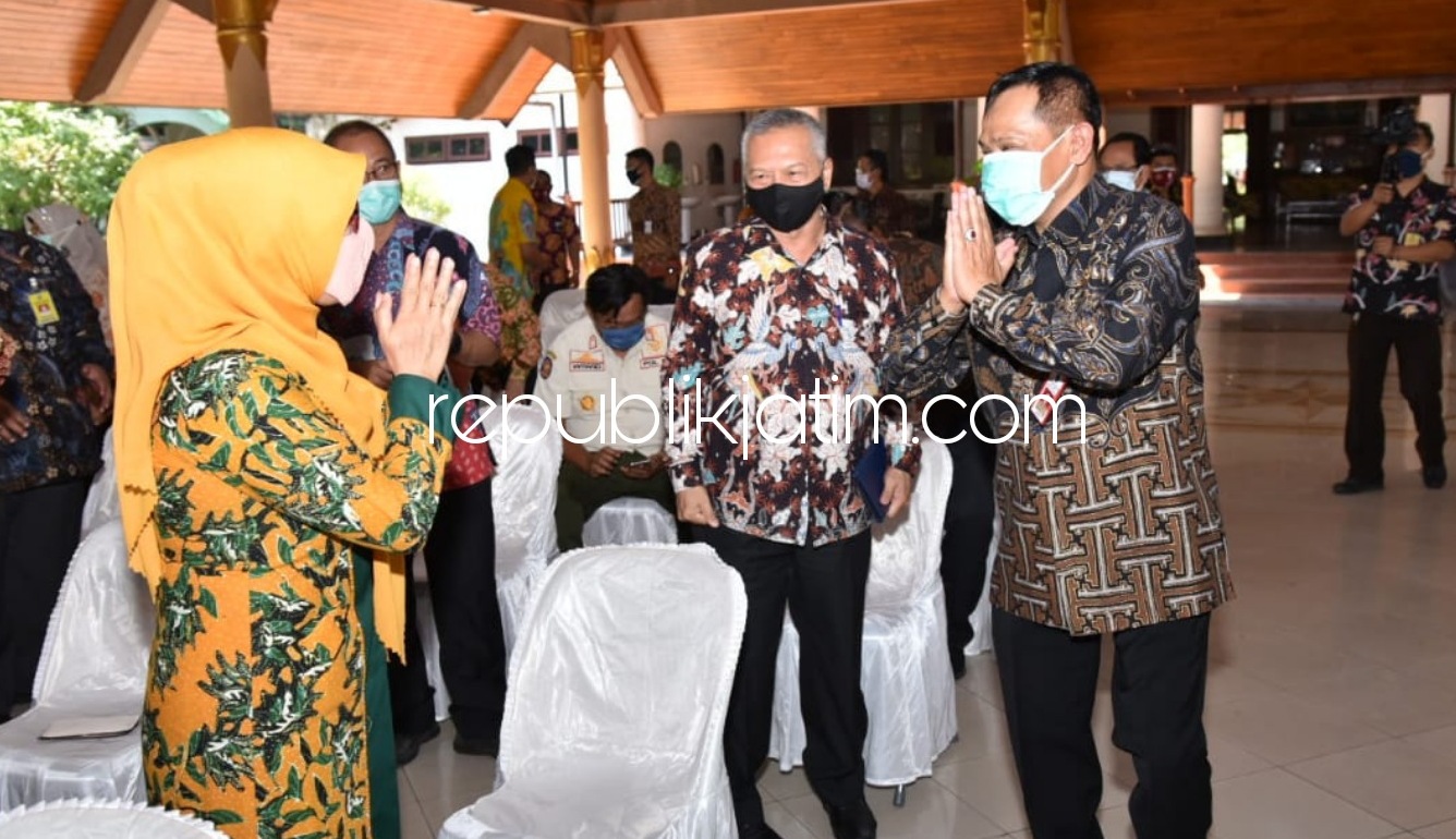 KUMPULKAN - Pj Bupati Sidoarjo, Hudiyono mengumpulkan semua Organisasi Perangkat Daerah (OPD) sekaligus Rapat Koordinasi (Rakor) terkait 3 tugas utamanya memimpin Sidoarjo di Pendopo Delta Wibawa, Jumat (02/10/2020).