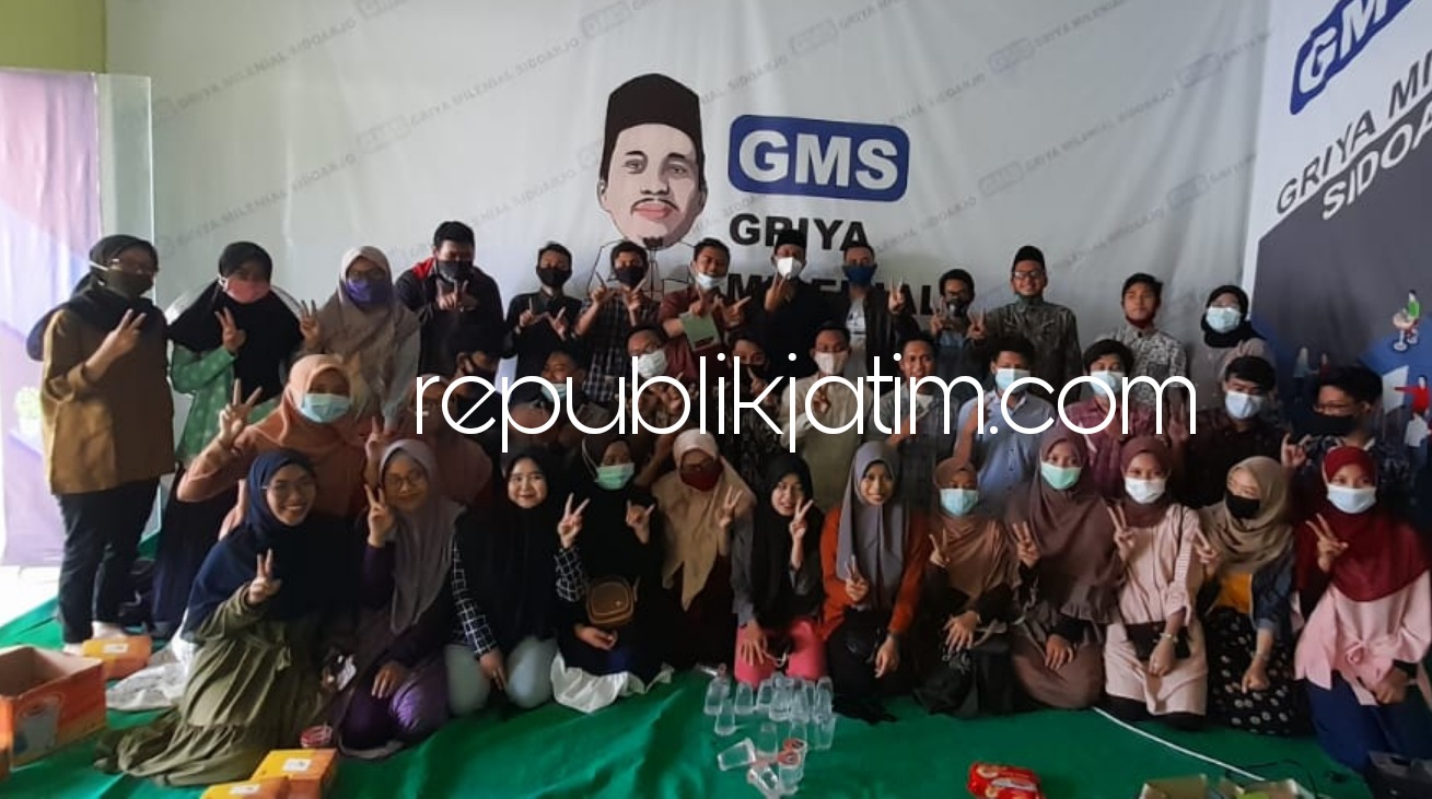 DIALOG - Cabup Sidoarjo, Ahmad Muhdlor Ali (Gus Muhdlor) berdialog dengan para mahasiswa dari berbagai kampus yang tergabung dalam Organisasi Mahasiswa Sidoarjo (Ormada) di Griya Milenial Sidoarjo (GMS) Sarirogo, Sidoarjo, Sabtu (10/10/2020).