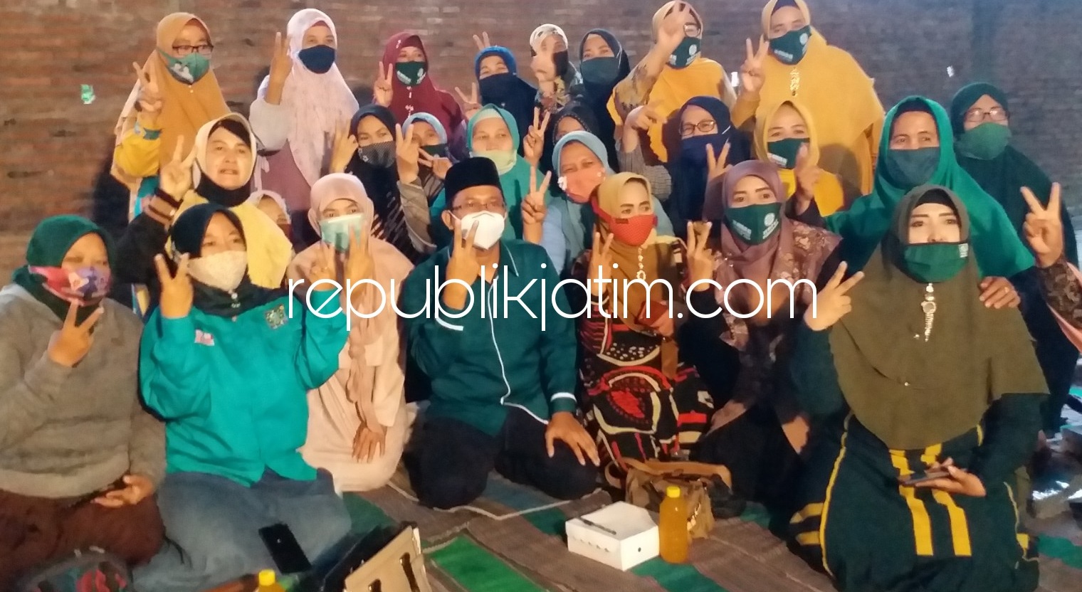 KONSOLIDASI - Cabup Sidoarjo, Ahmad Muhdlor Ali (Gus Muhdlor) menghadiri acara konsolidasi dan penguatan PAC dan MWC Krembung di parkiran Kebun Raya Desa Rejeni, Kecamatan Krembung, Sidoarjo, Sabtu (10/10/2020).