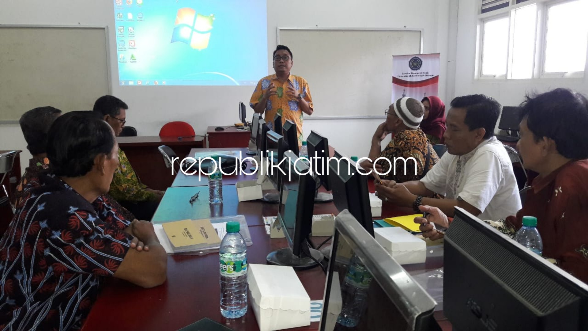PENGARAHAN - Dekan Fakultas Ekonomi dan Bisnis (FEB), Umsida, Dr Sigit Hermawan membuka acara pelatihan Aplikasi Pelaporan Keuangan Masjid di Laboratorium FEB Umsida, Sabtu (13/10/2018).
