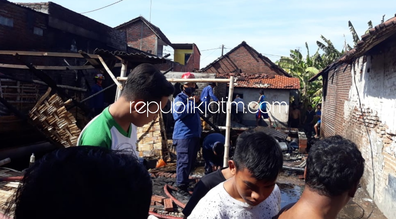 LUDES - Rumah milik Wagimin (50) warga Dusun Ganting, Desa Kenongo, Kecamatan Tulangan, Sidoarjo ludes terbakar gara-gara ngecas HP, Kamis (15/10/2020).
