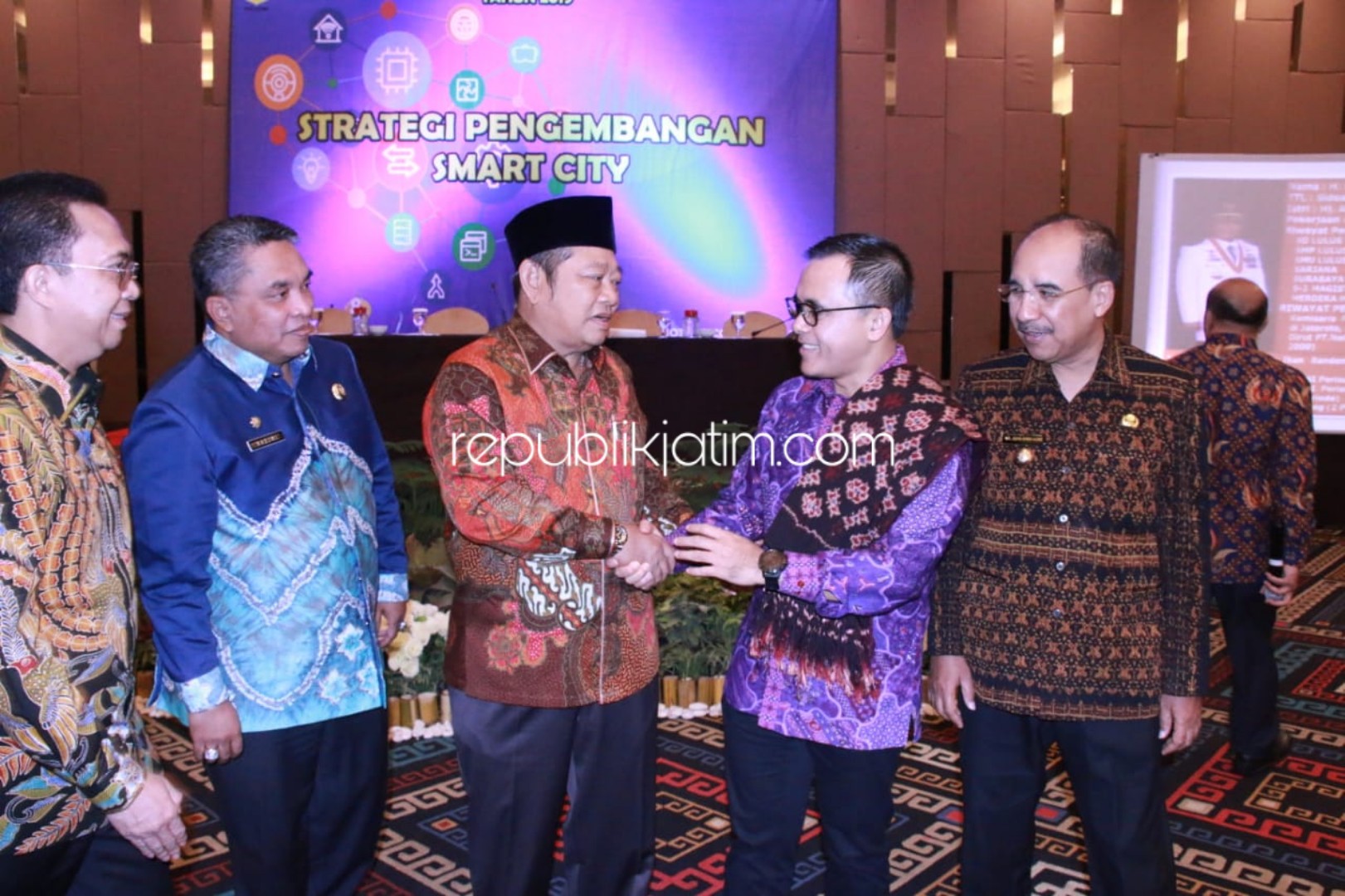 PENGEMBANGAN - Presiden Citynet, Saiful Ilah bersama ratusan peserta perwakilan Kabupaten/Kota dan puluhan Kepala Daerah berkumpul membahas program Strategi Pengembangan Smart City di Kupang, NTT, Kamis (17/10/2019).