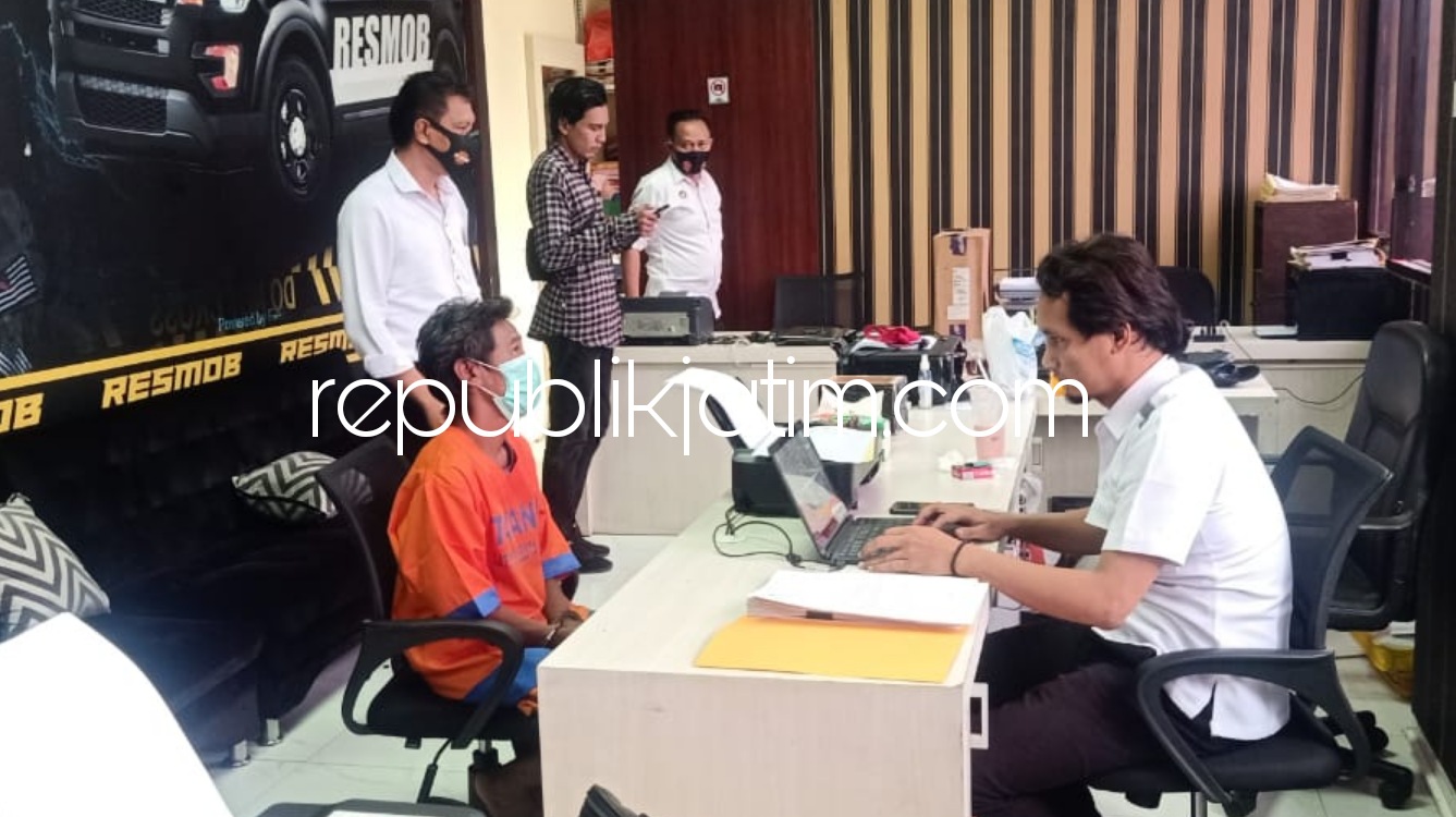 RESIDIVIS - Residivis kasus pencurian, Suprianto Alias Kancil (42) warga Blitar saat dimintai keterangan petugas Satuan Reskrim, Polresta Sidoarjo, Senin (19/10/2020).