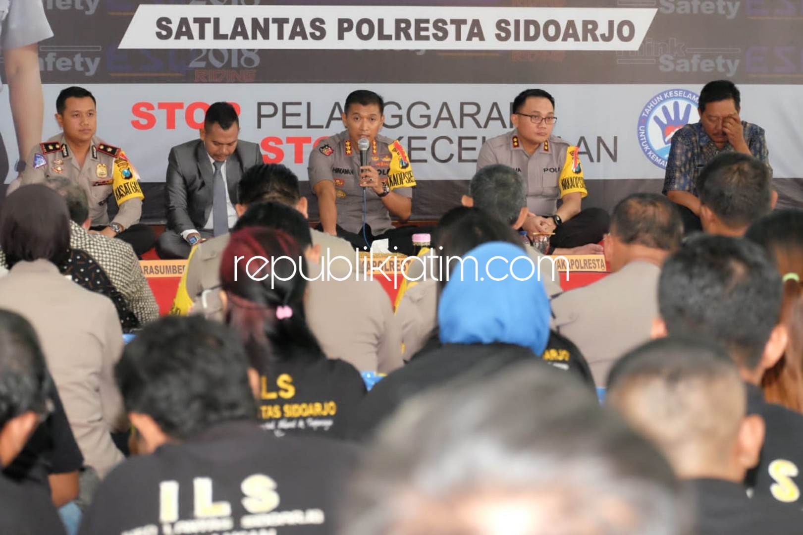 MEMBUKA - Kapolresta Sidoarjo, Kombespol Himawan Bayu Aji membuka acara Sidoarjo Think Safety dan ESQ Riding 2018, Jumat (19/10/2018).