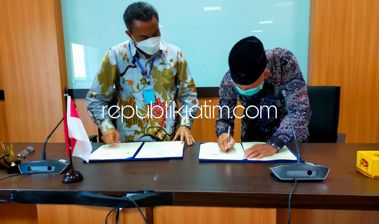 MoU - Untuk meningkatkan mutu dan mengembangkan sayap kelanjutan di dunia pendidikan, SMA Muhammadiyah 1 Taman Sidoarjo (Smamita) menandatangani Memorandum of Understanding (MoU) dengan Universitas Negeri Surabaya (Unesa), Kamis (21/10/2021).