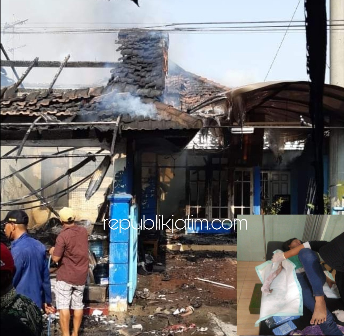 TERBAKAR - Rumah dan toko milik Sri Ningsih (56) di lingkungan Kwadengan, Kelurahan Lemahputro, Kecamatan/Kabupaten Sidoarjo, ludes terbakar, Kamis (25/10/2018). 