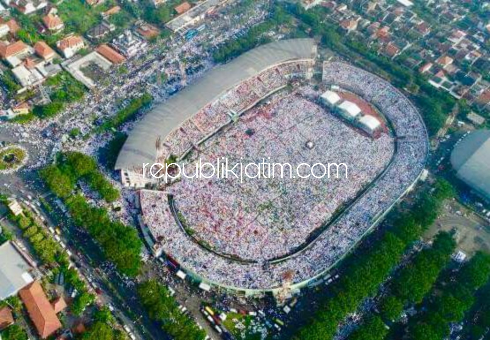 AMAN - Istighotsah Kubro memperingati HSN yang digelar di GOR Delta Sidoarjo berjalan aman dan lancar, Minggu (28/10/2018).