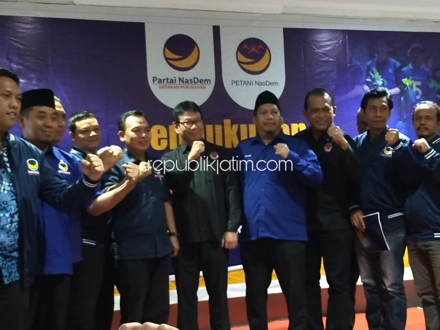 LANTIK - Ketua DPP Petani NasDem, Saiful Bahri resmi mengukuhkan Dondik Agung Subroto sebagai Ketua DPD Petani NasDem Sidoarjo di Hotel Sun City Hotel, Sidoarjo, Rabu (30/10/2019). 