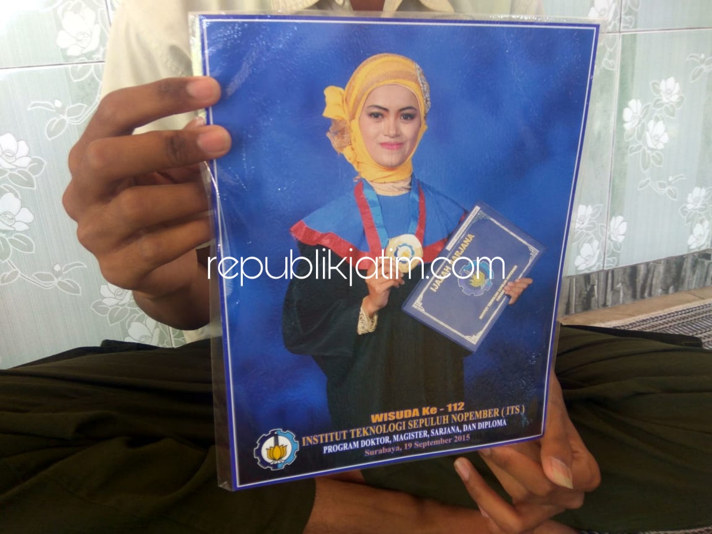 FOTO - Foto Jannatun Cintya Dewi salah satu penumpang pesawat Lion Air JT 610 saat masih wisuda, Rabu (31/10/2018).