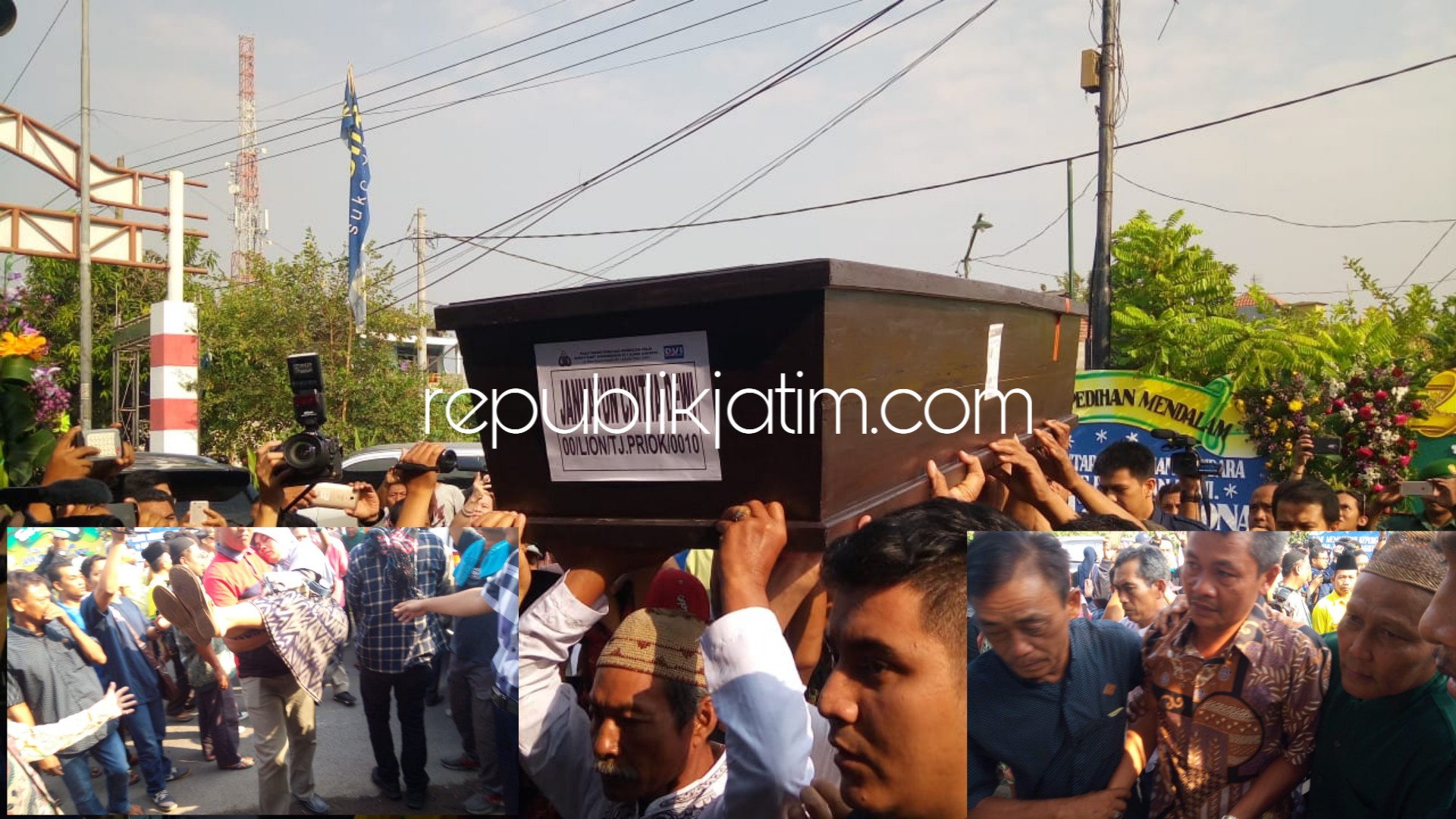 DISAMBUT -Kedatangan jenazah korban pesawat Lion Air JT 610, Jannatun Cintya Dewi (24) disambut warga ayahnya lemas lunglai dan ibunya langsung pingsan, Kamis (01/11/2018).