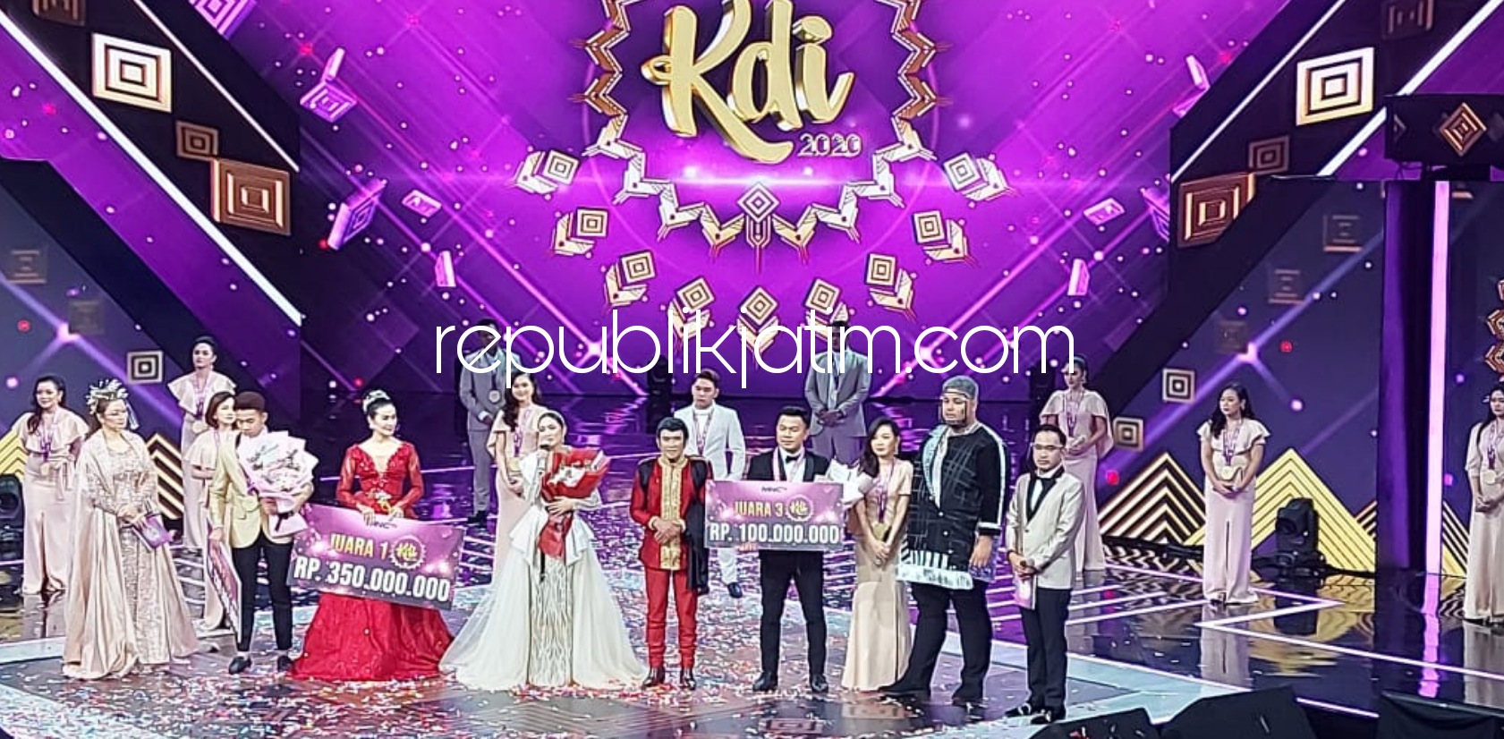 KETIGA - Peserta Kontes Dangdut Indonesia (KDI) 2020 asal Sidoarjo, Muhammad Abdul Wahid masuk juara ketiga dengan jumlah SMS 27.000 di studio MNC TV Kebun Jeruk, Jakarta Barat, Senin (03/11/2020) malam.