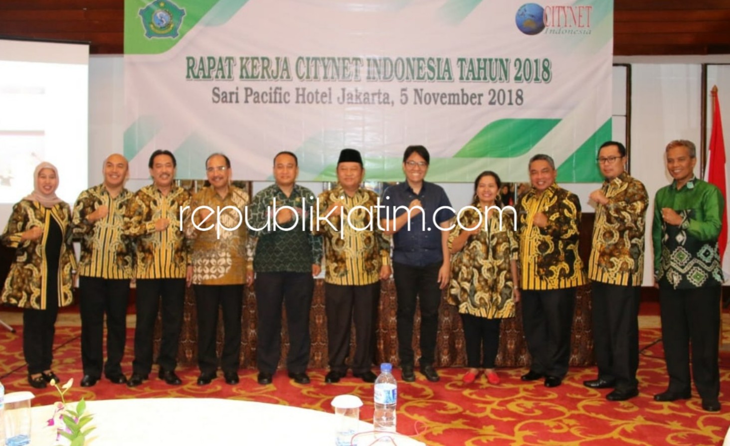 PRESENTASI - Bupati Sidoarjo, Saiful Ilah yang sekaligus Presiden CityNet Indonesia presentasi kerjasama antar kota se Asia Pasifik, Senin (05/11/2018).