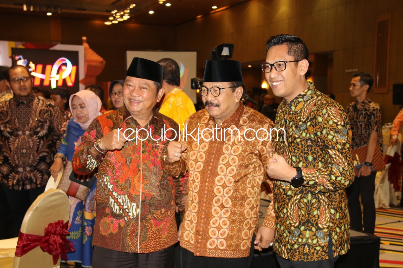 PENTING - Bupati Sidoarjo, Saiful Ilah mengingatkan pentingnya pers di talk show HPN Tahun 2019 dan launching tema serta maskot HPN 2019, di Hotel Mercure Grand Mirama, Jalan Darmo, Surabaya, Selasa (06/11/2018) malam.