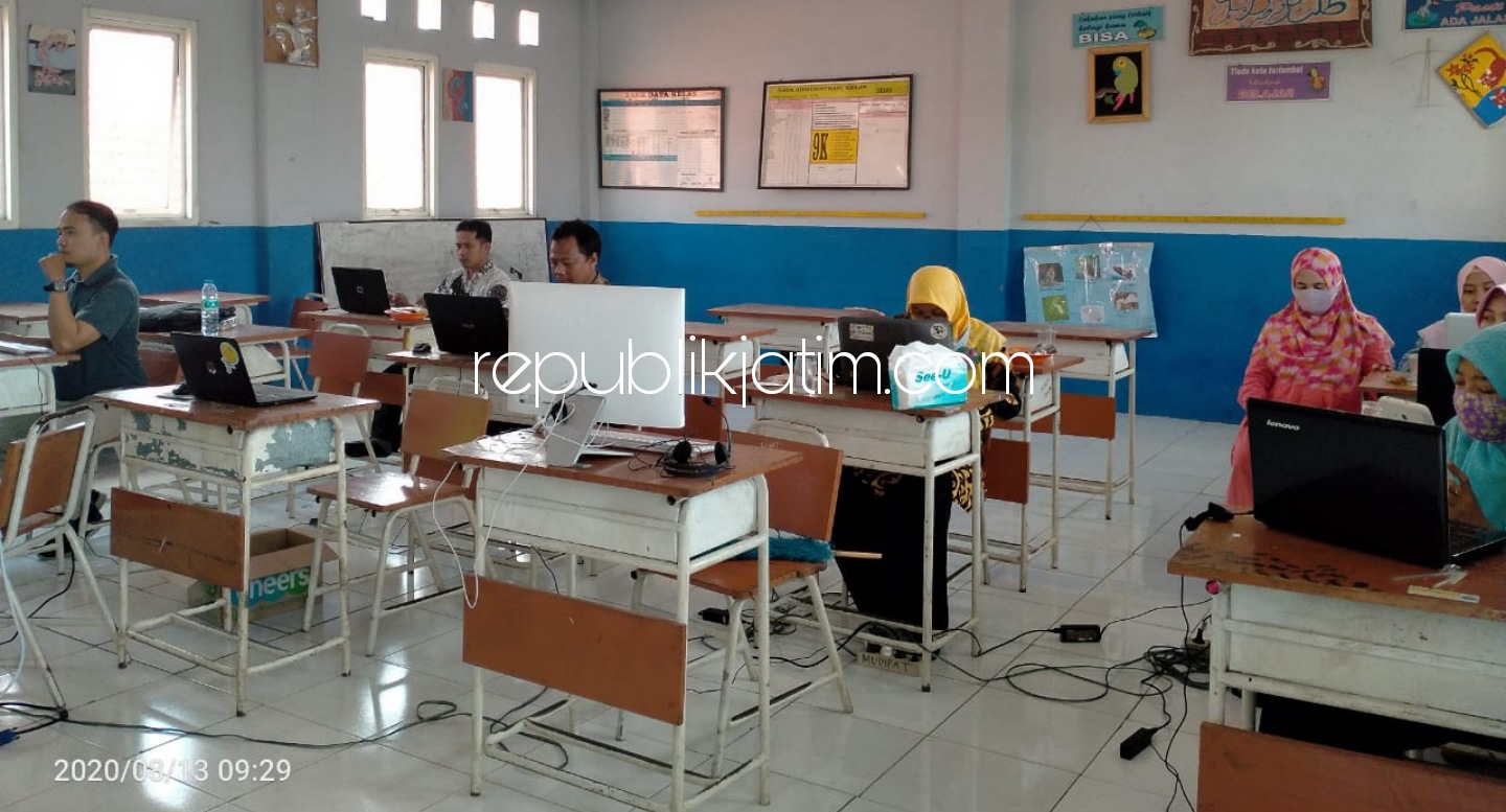 PELATIHAN - Tim Pengabdian Masyarakat (Abdimas) Universitas Muhammadiyah Sidoarjo (Umsida) menggelar pelatihan pembelajaran digital di masa pandemi Covid-19 untuk tenaga pendidik SMP Muhammadiyah 4 Porong kemarin.