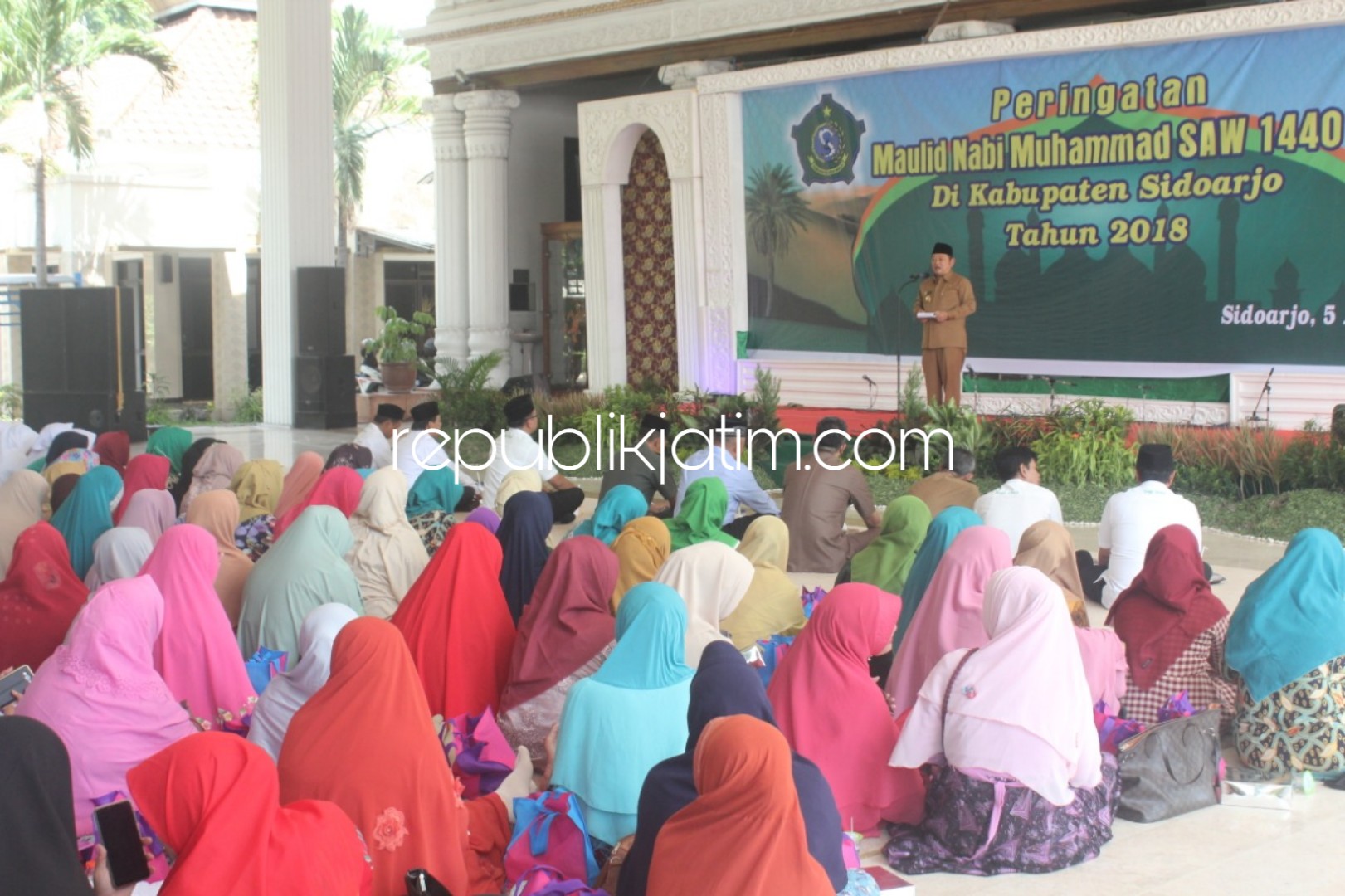 MAULID NABI - Bupati Sidoarjo, Saiful Ilah berencana menaikkan intensif sekitar 600 hafidz Al Quran dari Rp 2 juta menjadi Rp 4 juta saat acara Pengajian Peringatan Maulid Nabi Muhammad SAW di Pendopo Delta Wibawa, Rabu (05/12/2018).